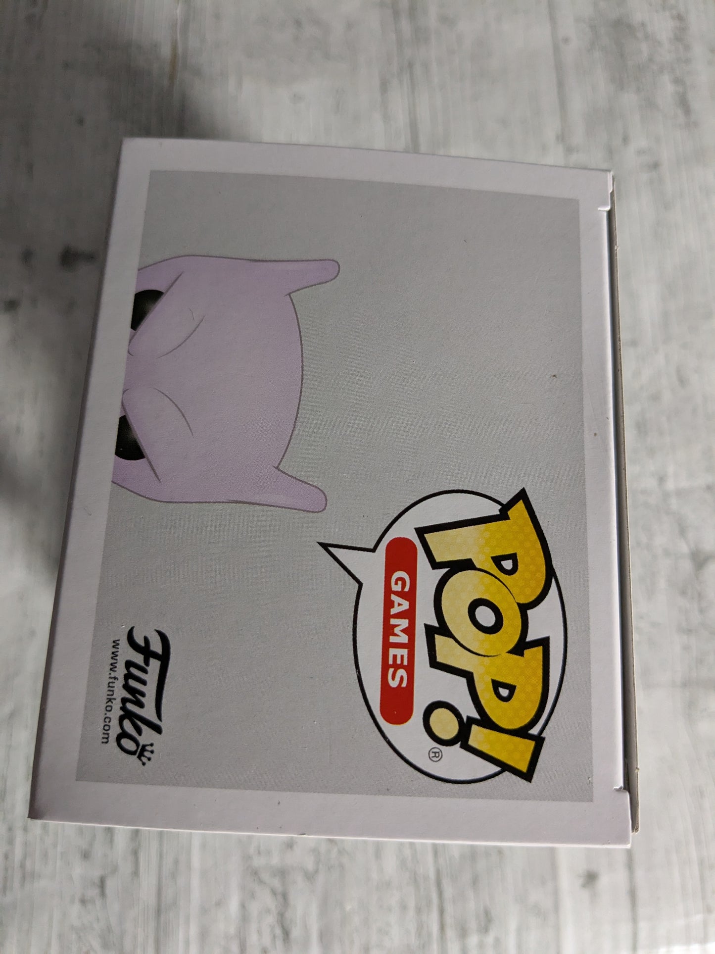 Funko pop 581 : Mewtwo (Flocked)