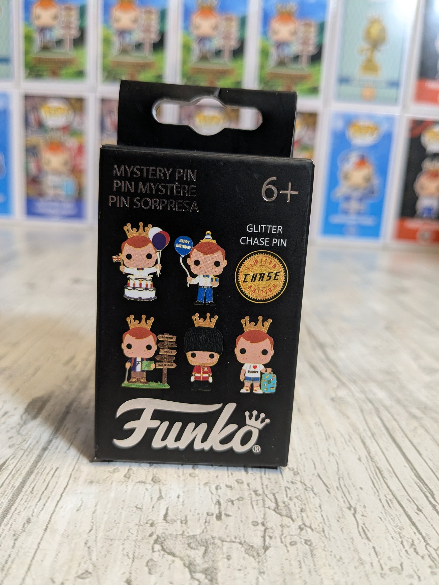Funko Europe 5th Anniversary Mystery Pin - Traveling Freddy