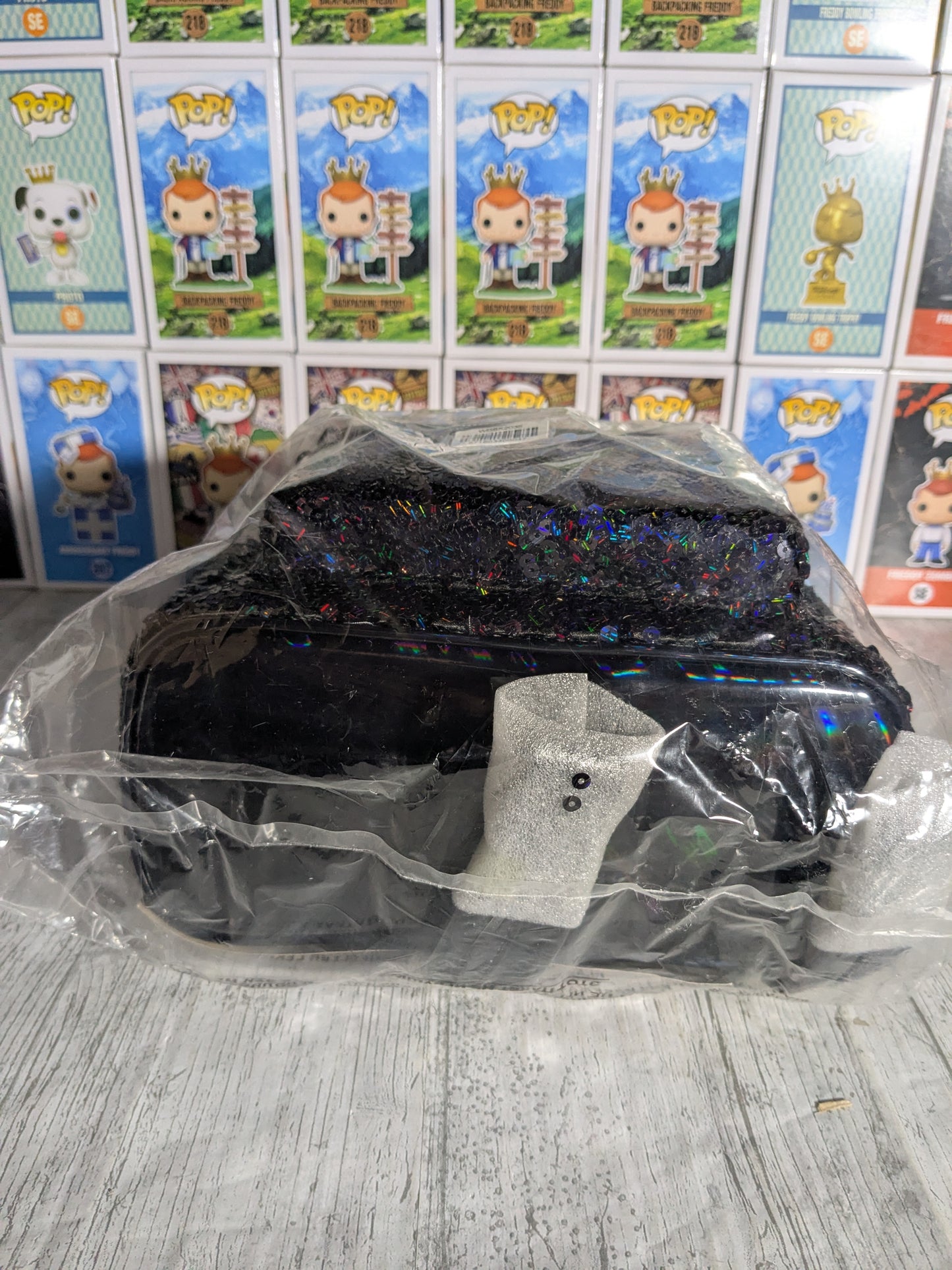 Loungefly : Minnie Mouse Black Holographic Mini Backpack 🎀