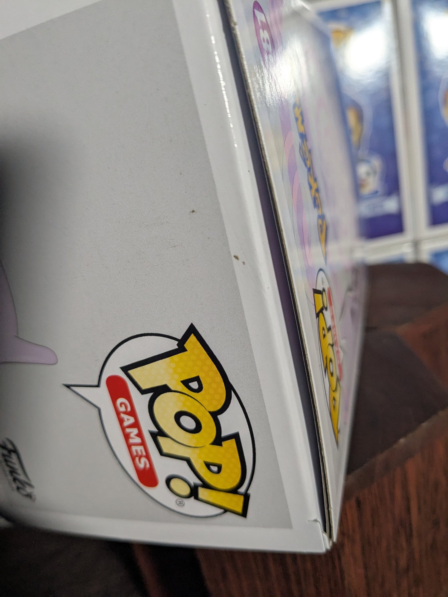 Funko pop 581 : Mewtwo (Flocked)