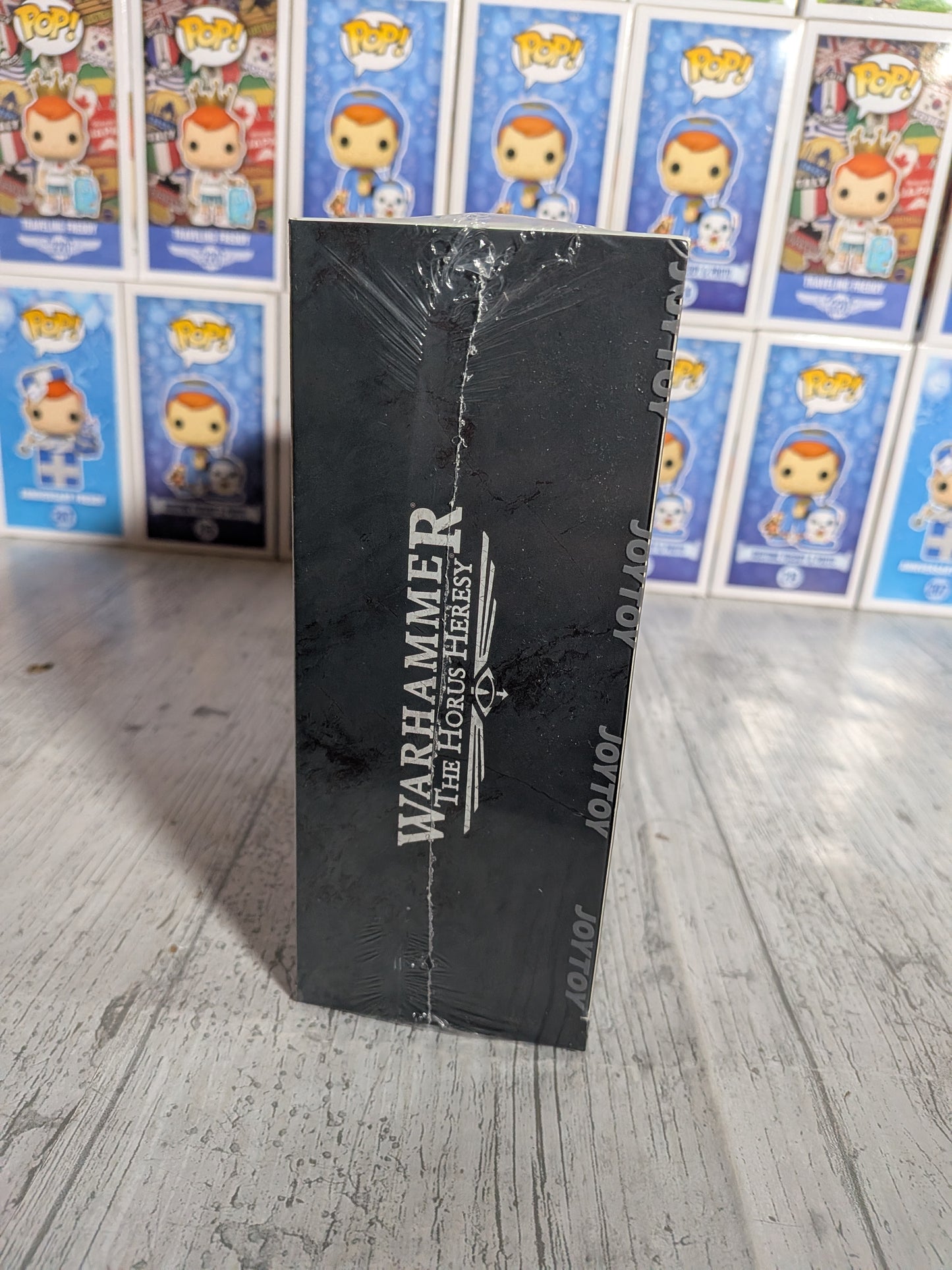 JoyToy Warhammer The Horus Heresy - Legio Custodes Aquilon Terminator Squad Aquilon with Twin-Linked Adrathic Destructor (13,7cm)