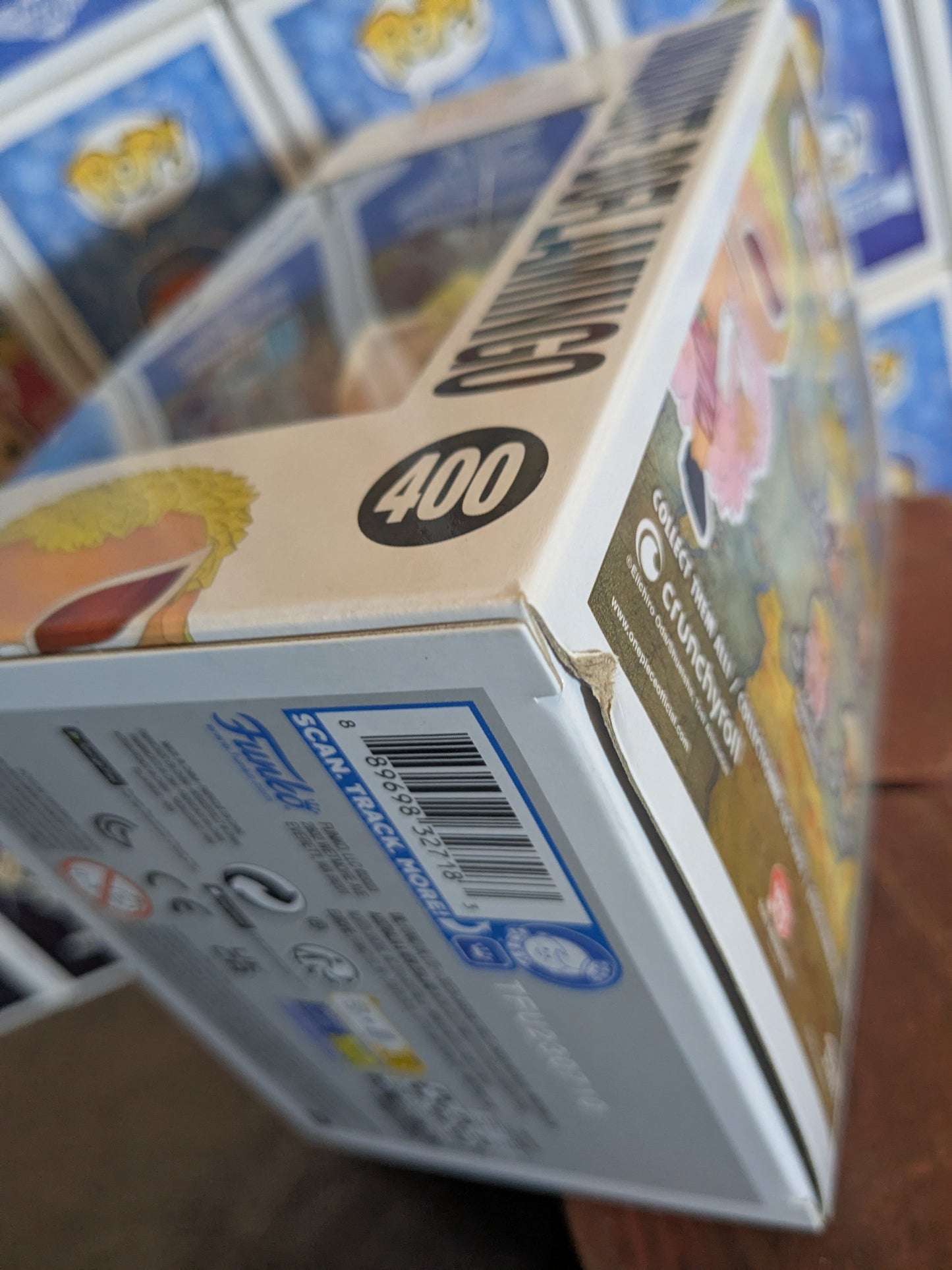 Funko pop 400 : Donquixote Doflamingo (Damaged Box)