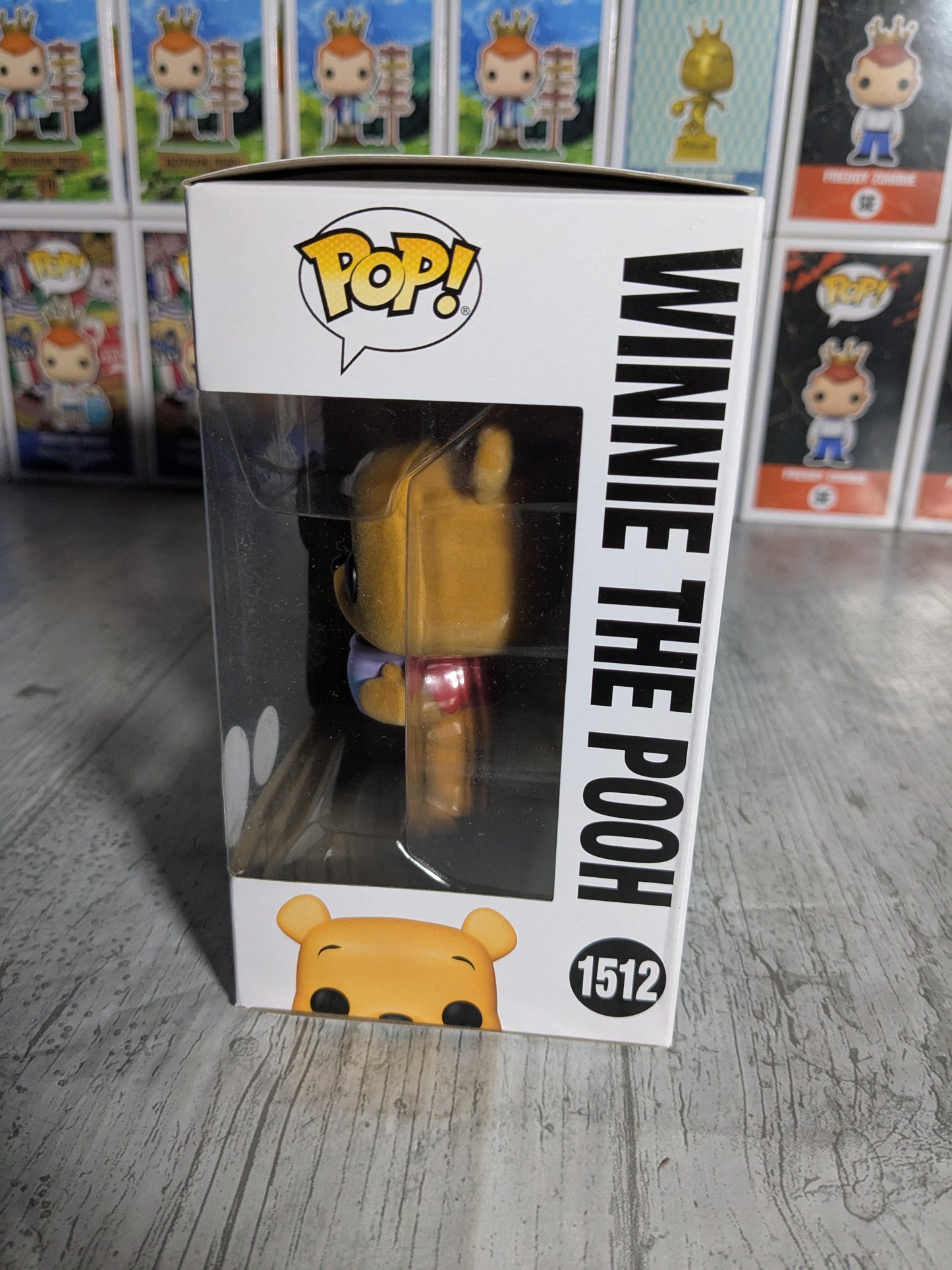 Funko pop 1512 : Winnie the Pooh (Flocked / Damaged Box)