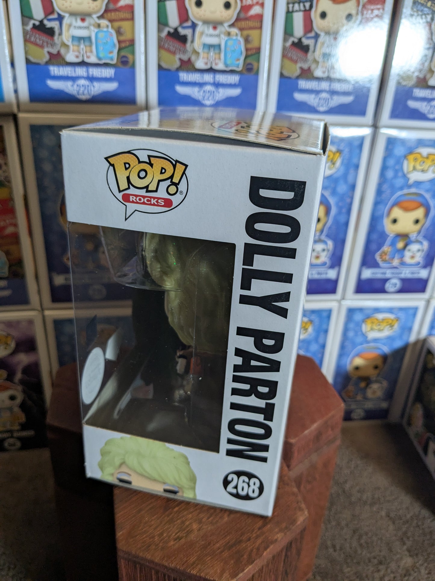Funko pop 268 : Dolly Parton (Diamond) - CapyToys