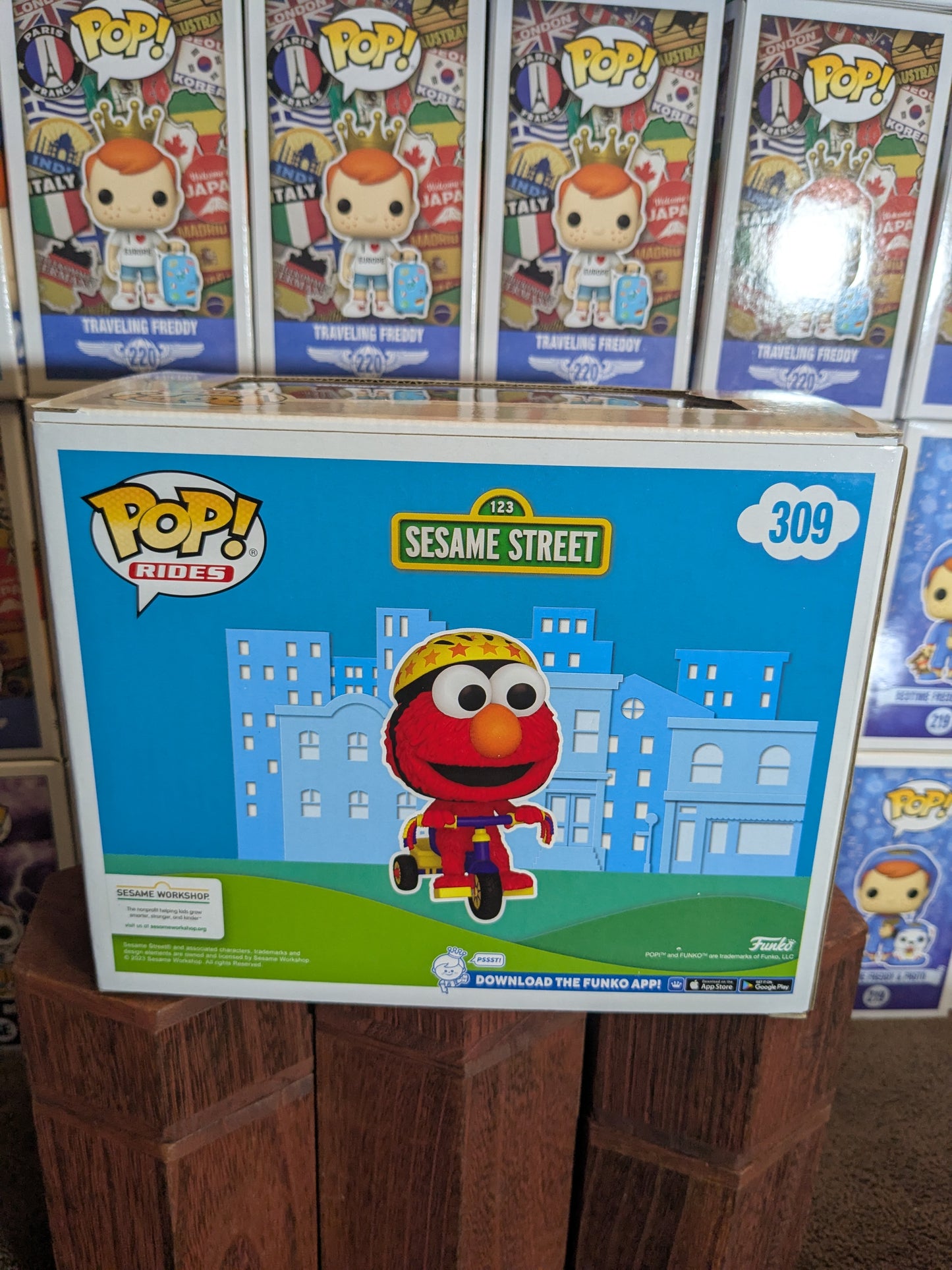 Funko pop 309 : Elmo on Strike (Flocked)