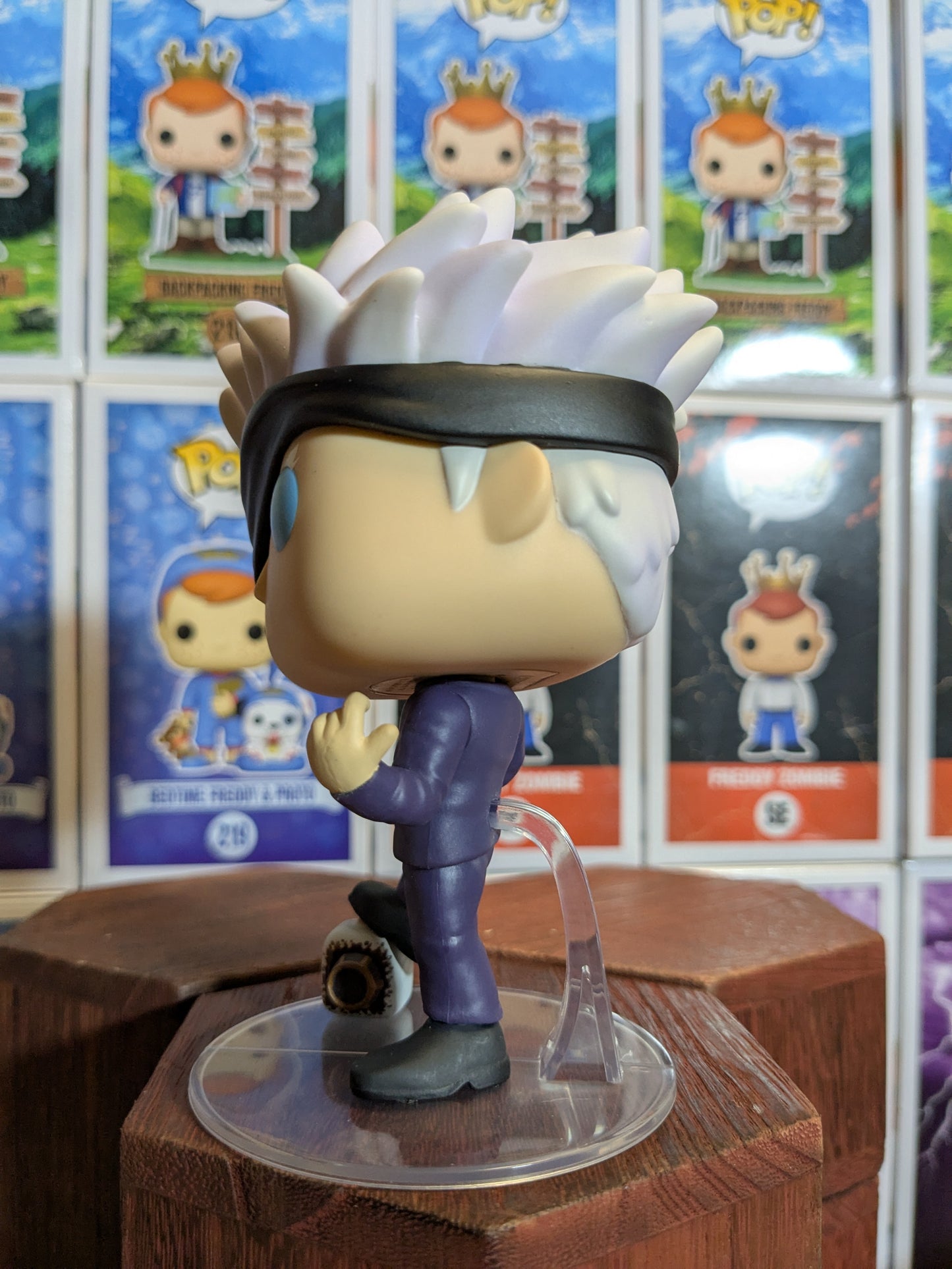 Funko pop 1608 : Satoru Gojo with Jogo's Head (SC2024)(Damaged Box/ Opened)