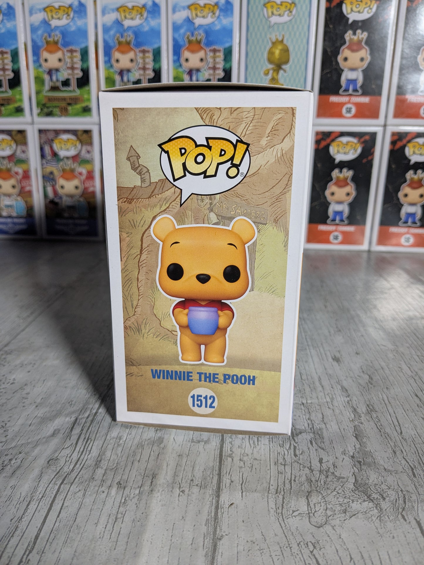 Funko pop 1512 : Winnie the Pooh (Flocked / Damaged Box)