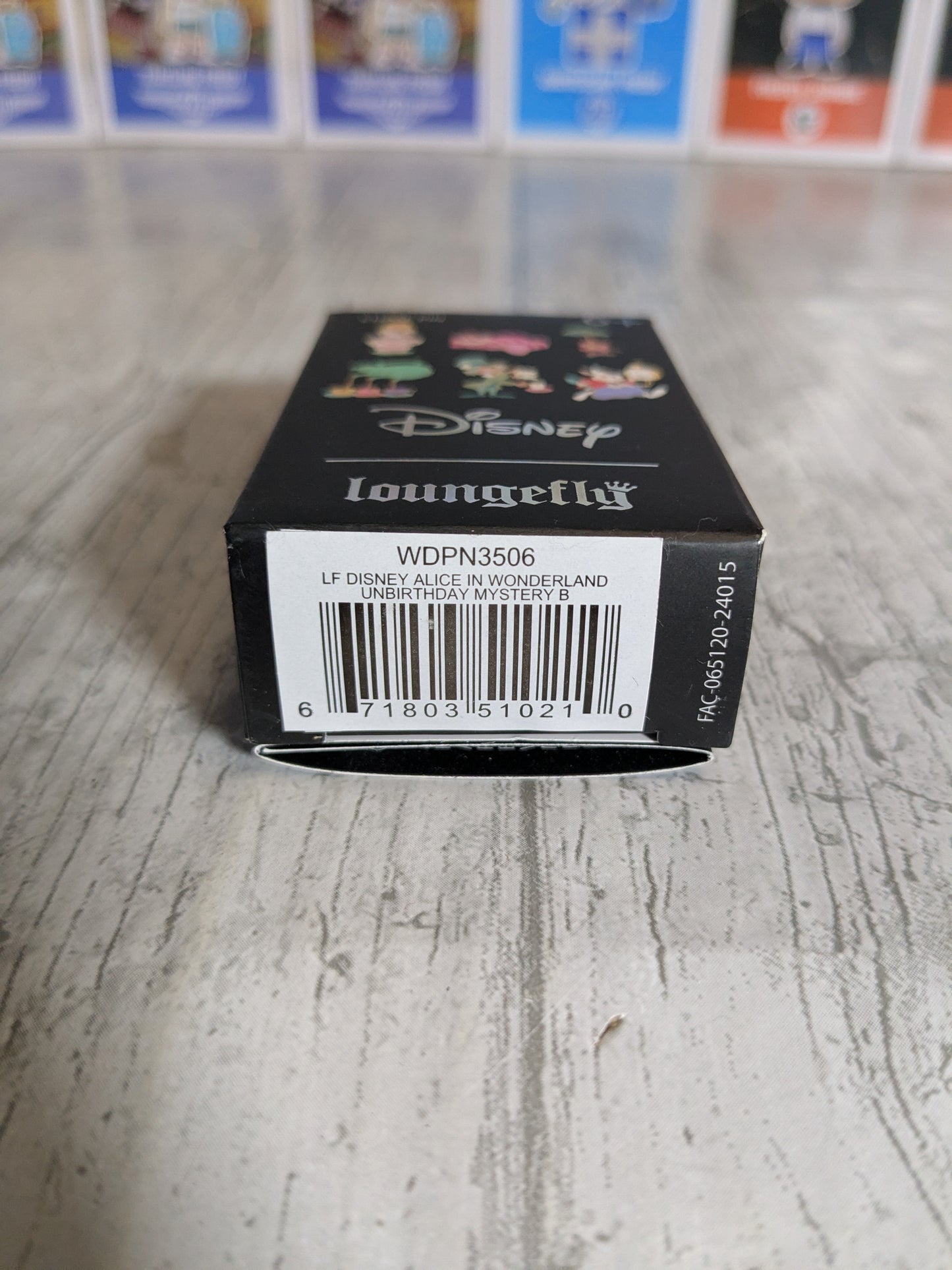 Loungefly : Disney Mystery Pin Box