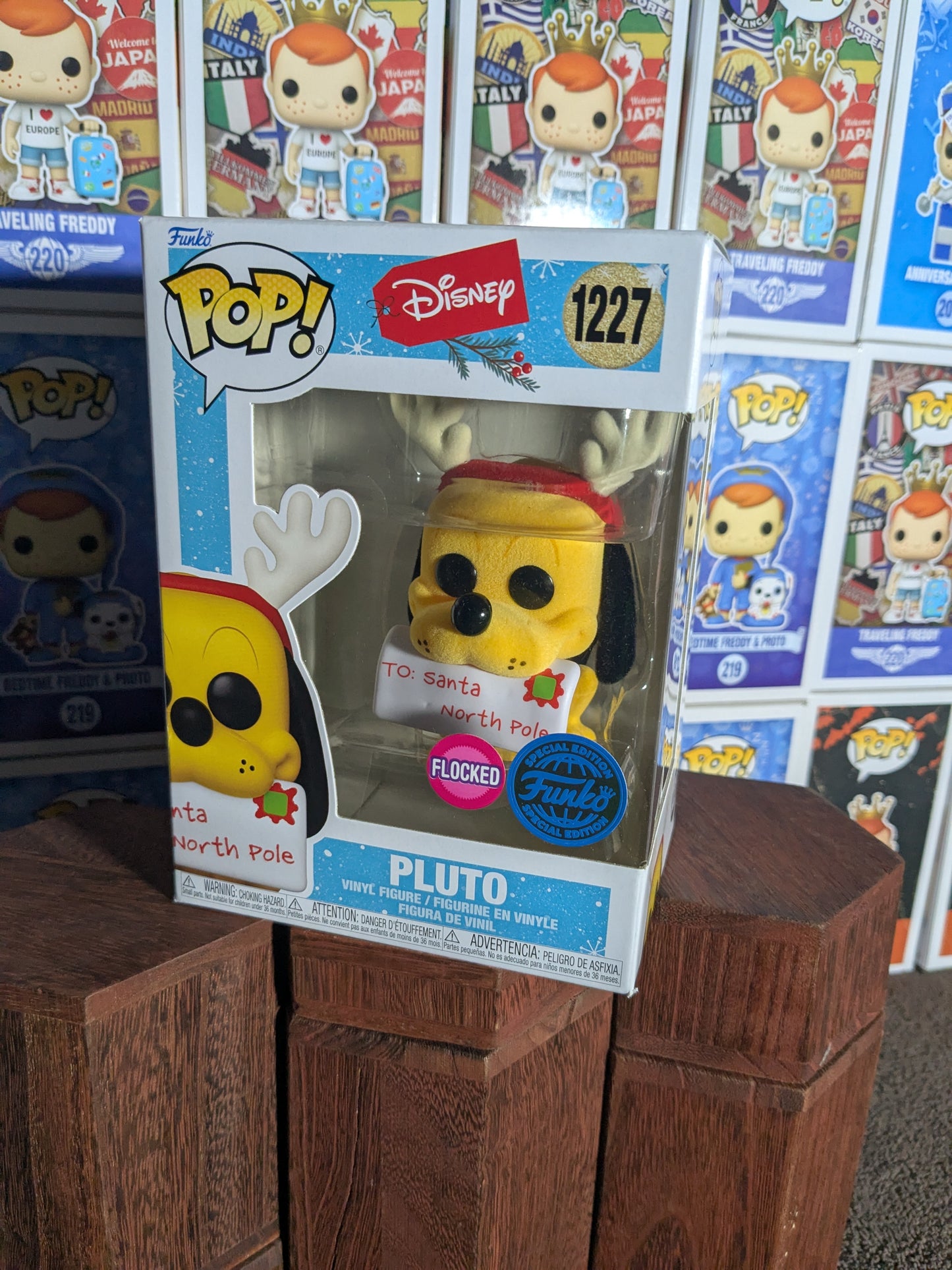 Funko pop 1227 : Pluto (Flocked) - CapyToys
