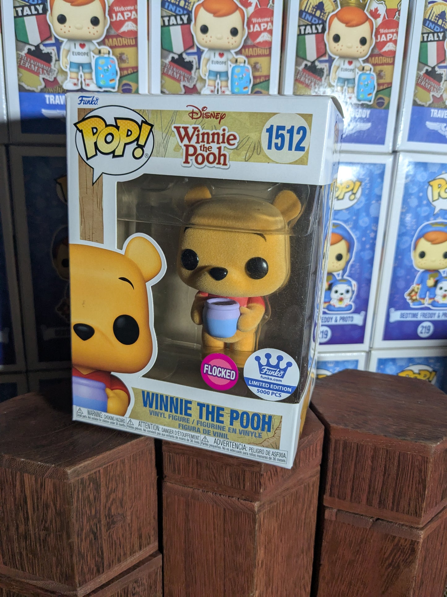 Funko pop 1512 : Winnie the Pooh (Flocked / Damaged Box)