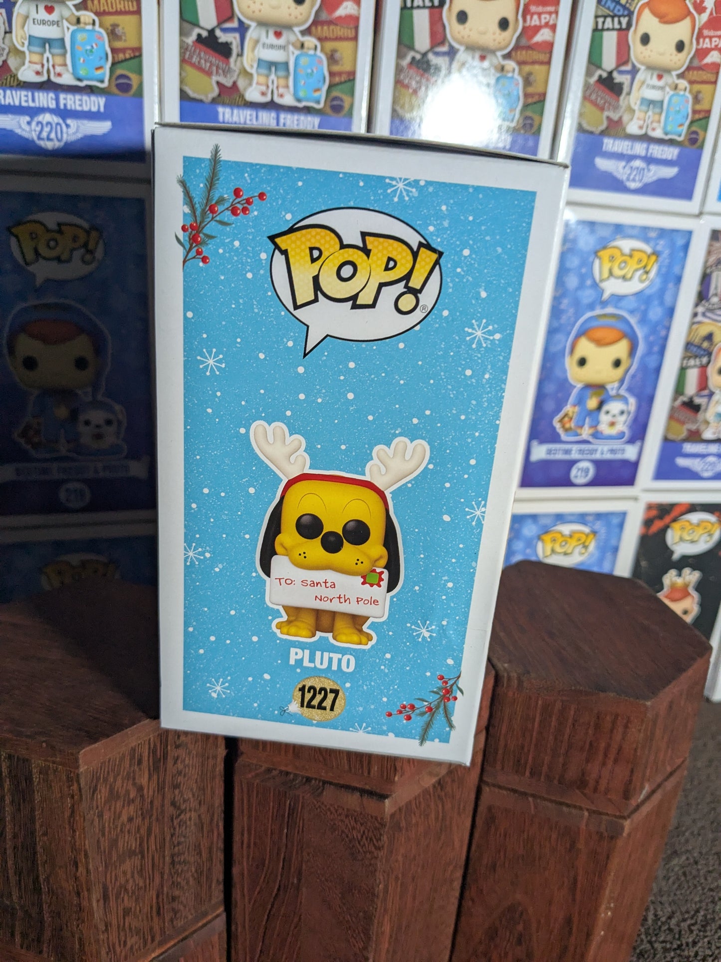 Funko pop 1227 : Pluto (Flocked) - CapyToys