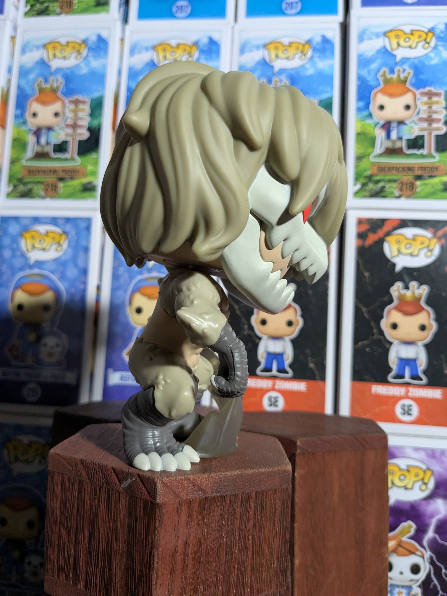 Funko pop 1619 : Jaw Titan (Damaged Box / Opened)