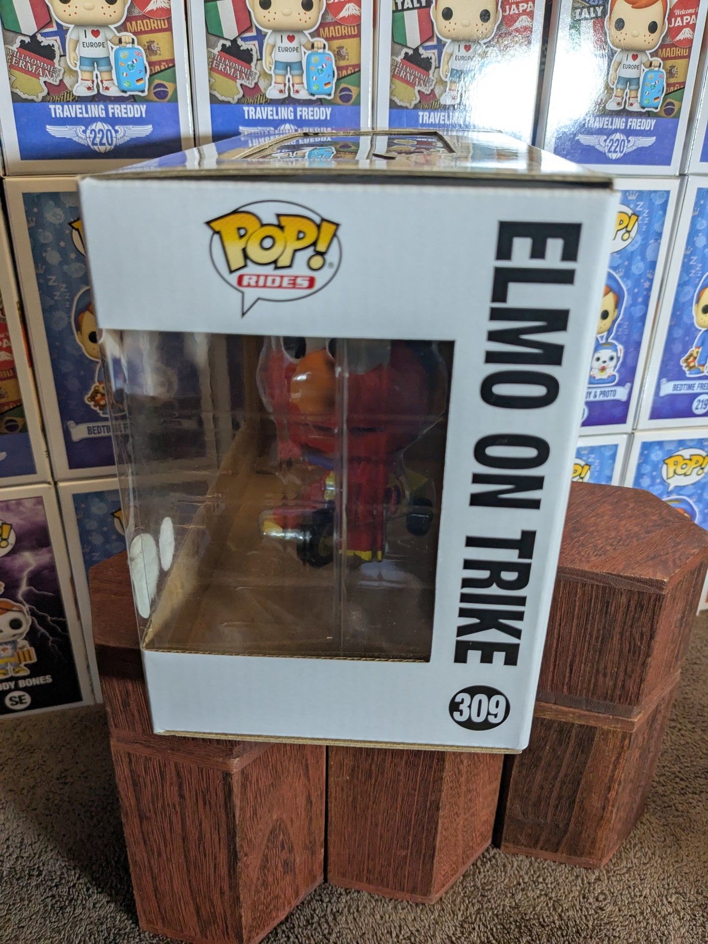Funko pop 309 : Elmo on Strike (Flocked)