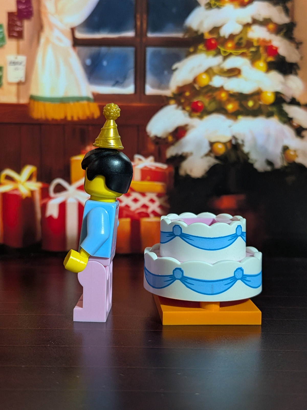 LEGO Minifigures - Birthday Cake Suit Guy