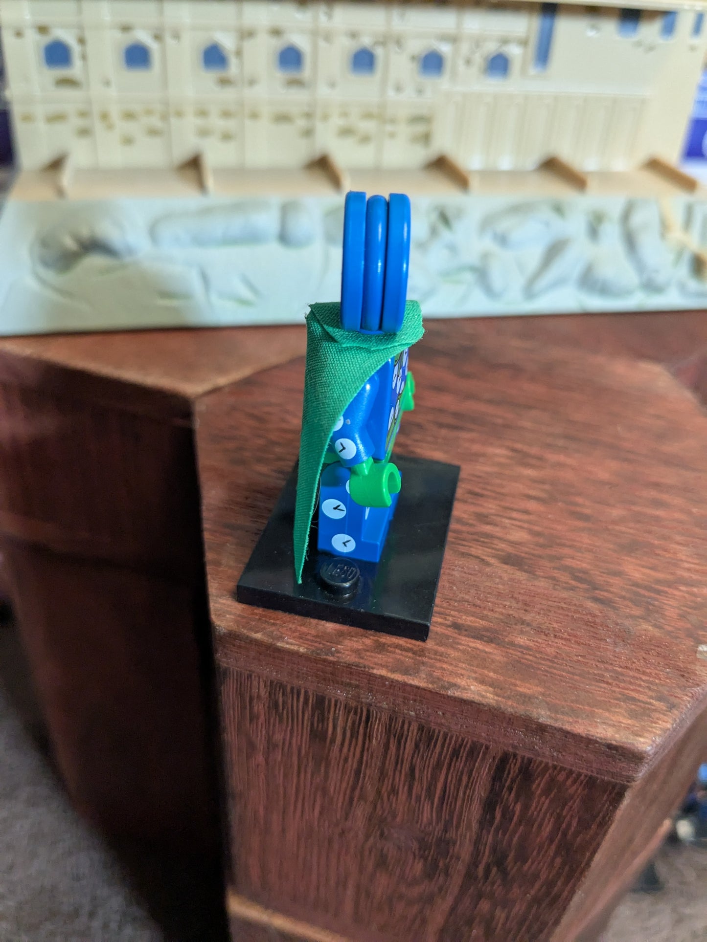 Lego Minifigures : Clock King