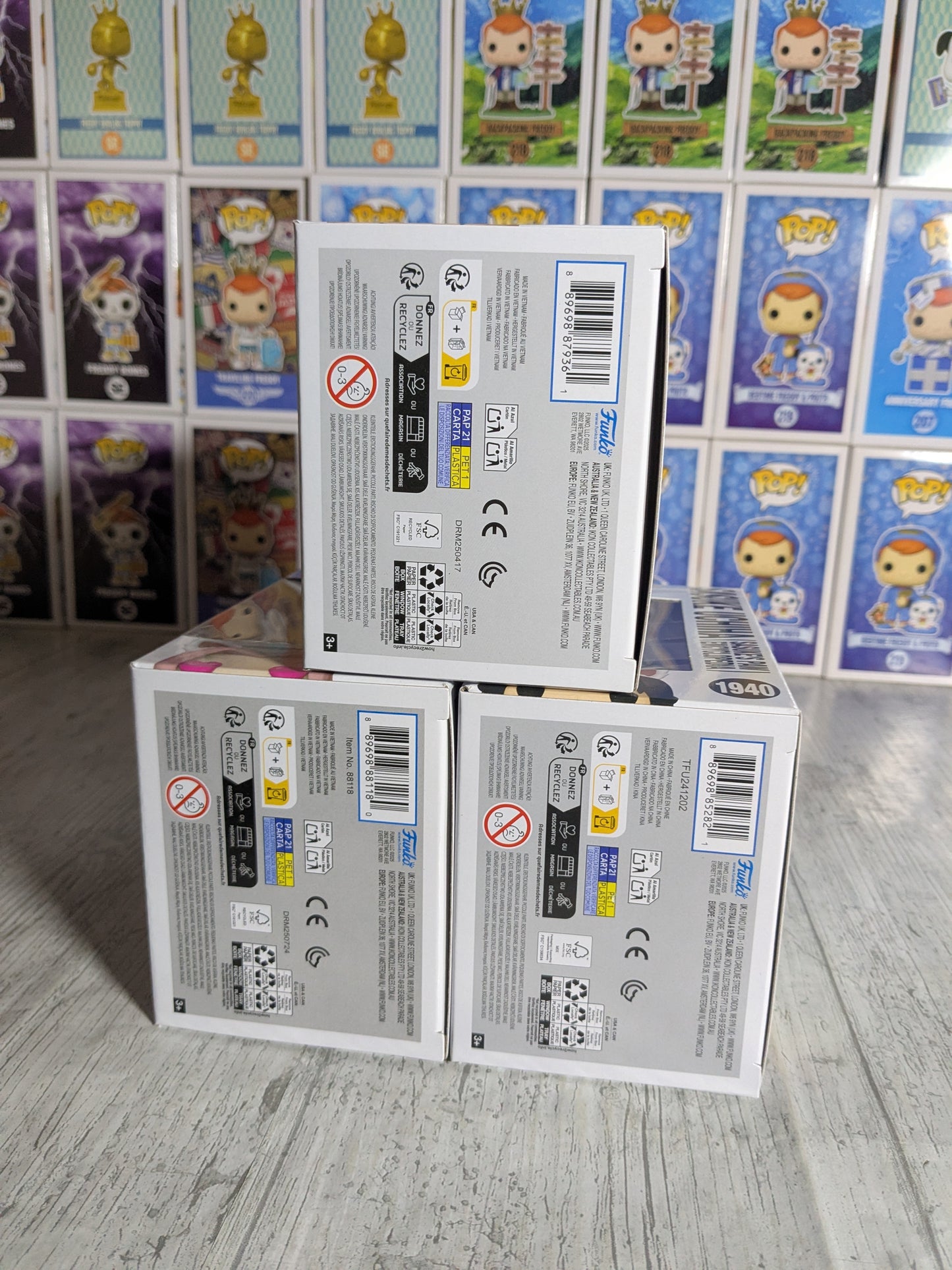 Funko pop Naruto Shippuden - Sasuke's Paw Encyclopedia Bundle