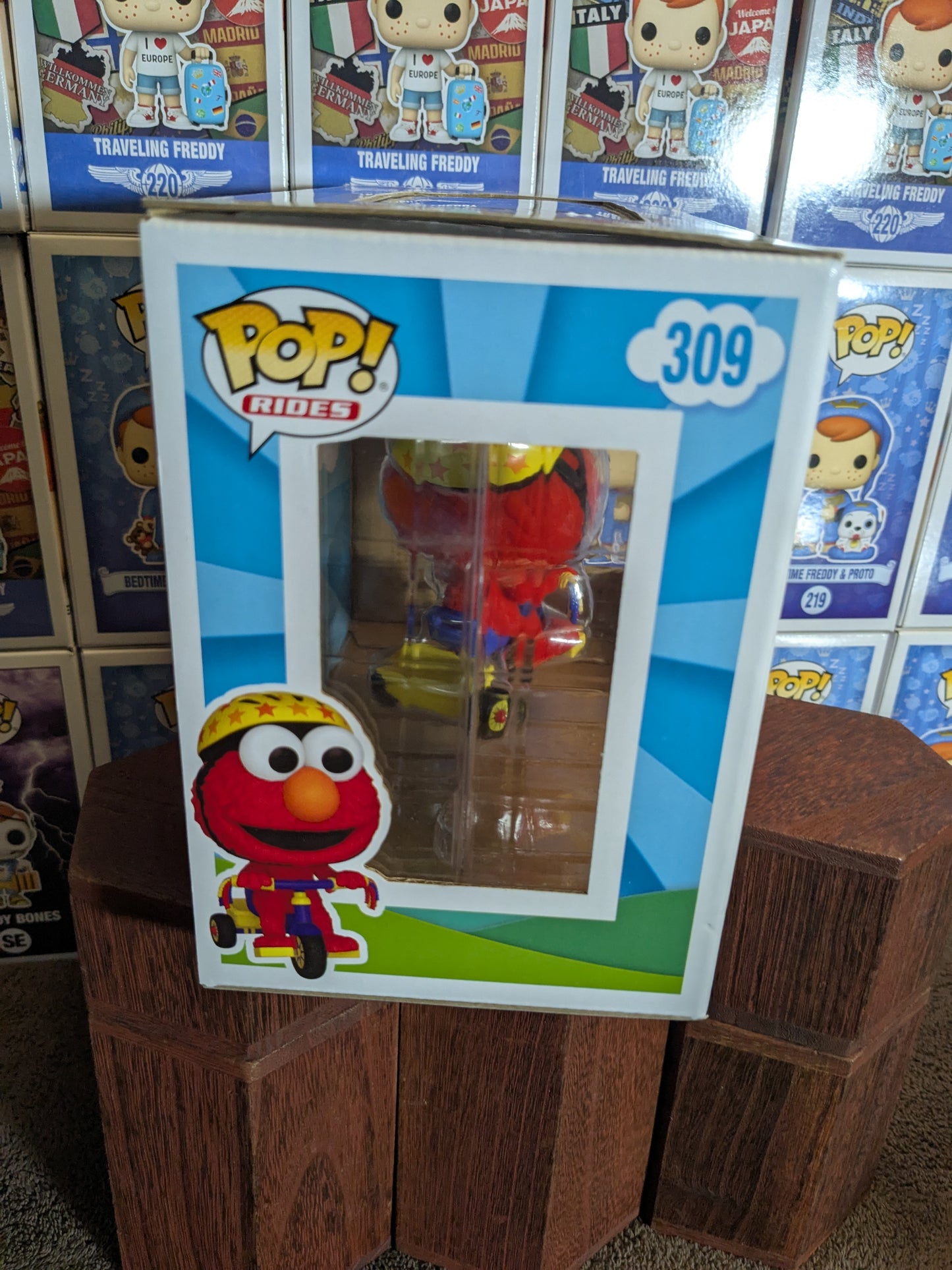 Funko pop 309 : Elmo on Strike (Flocked)