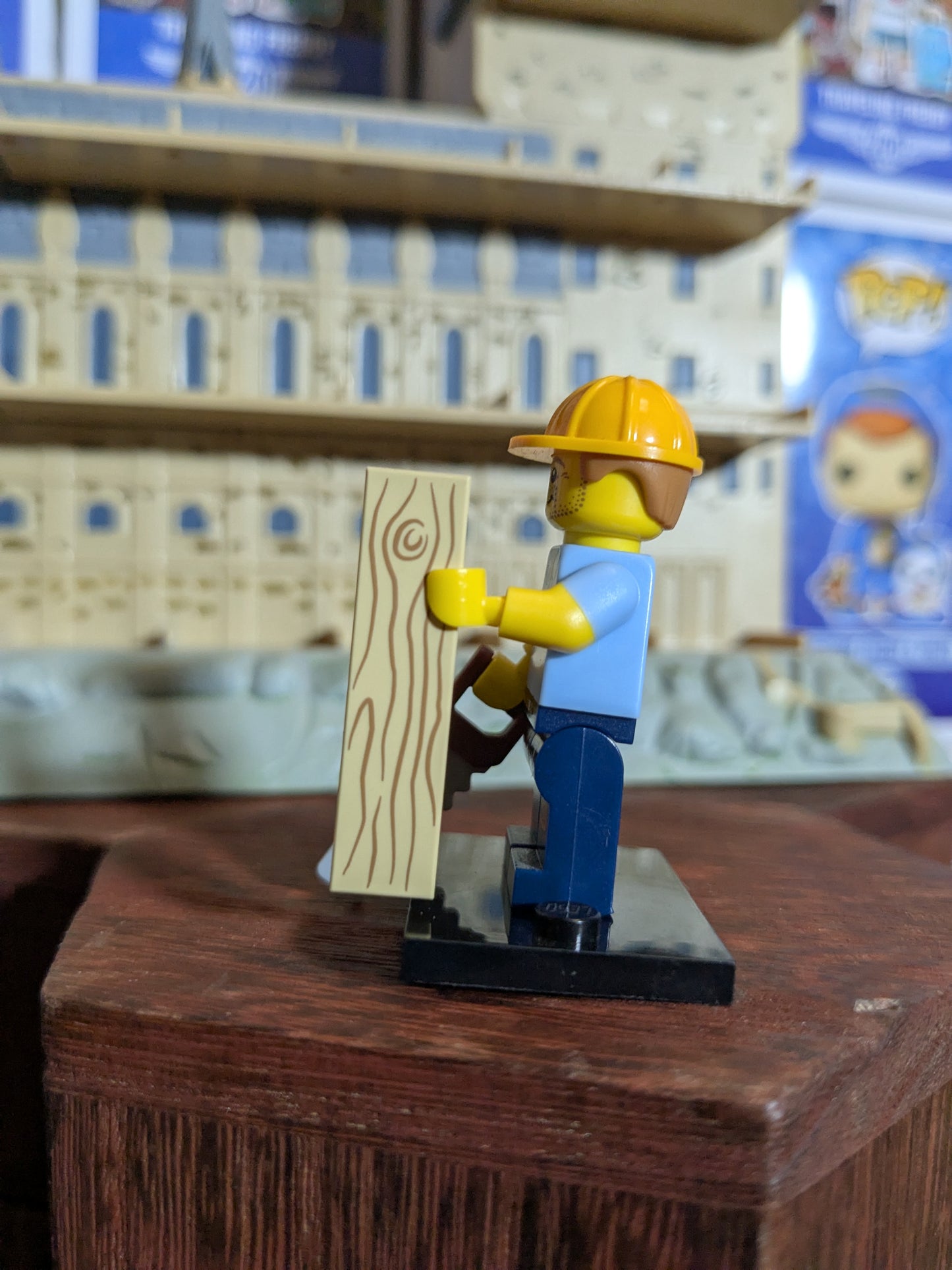 Lego Minifigures : Carpenter
