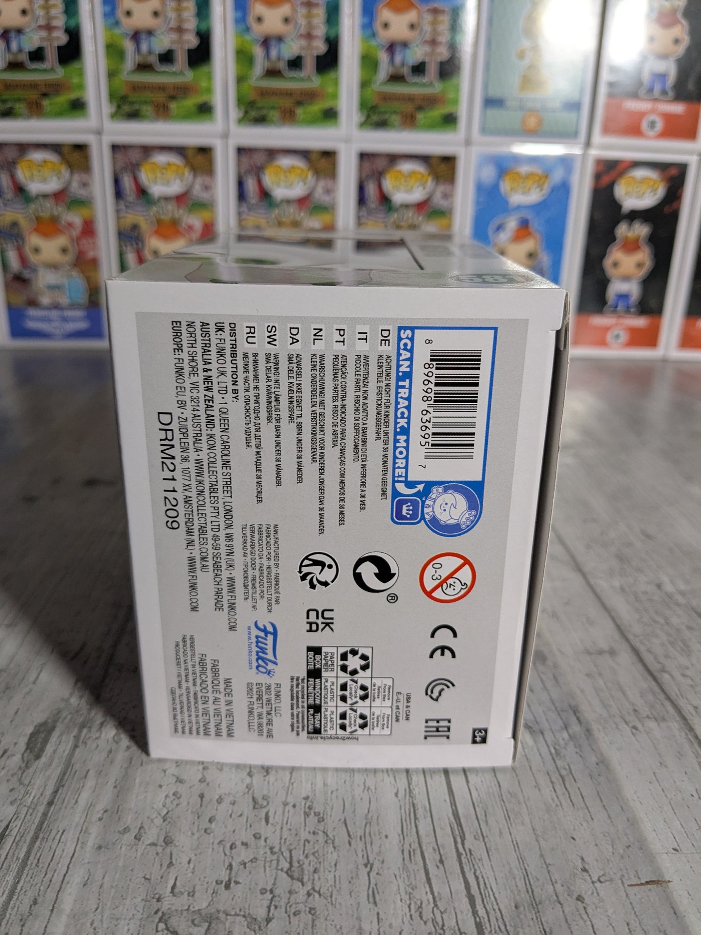 Funko pop 581 : Mewtwo (Flocked)