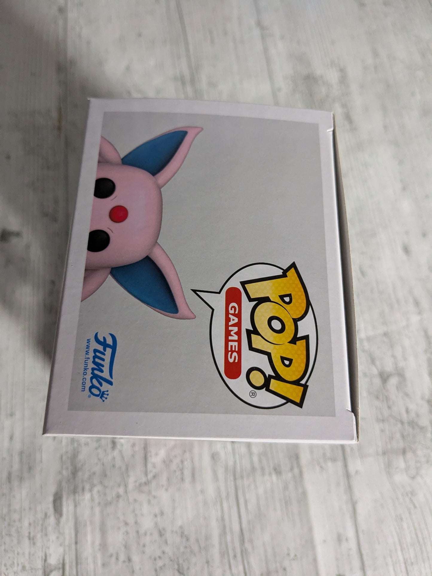 Funko pop 884 : Espeon / Mentali / Psiana (Flocked)