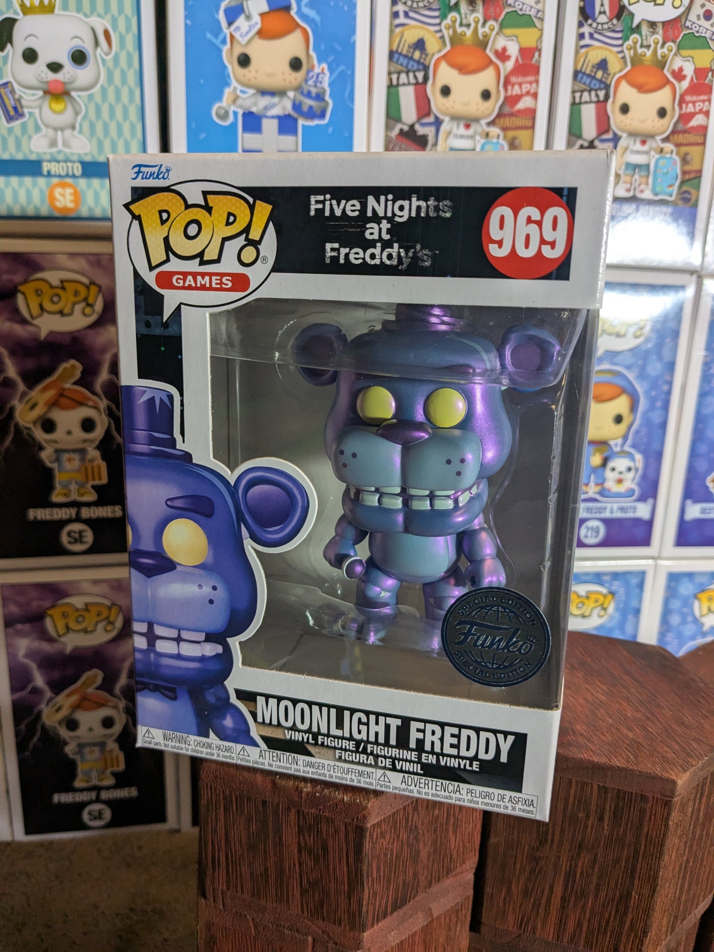 Funko Pop 969: Moonlight Freddy