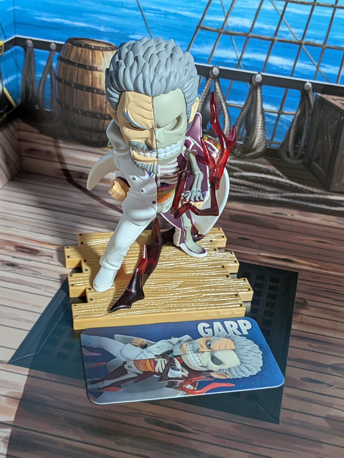 Mighty Jaxx - One Piece Freeny's Hidden Dissectibles Marines Edition - Monkey D. Garp (~10cm)