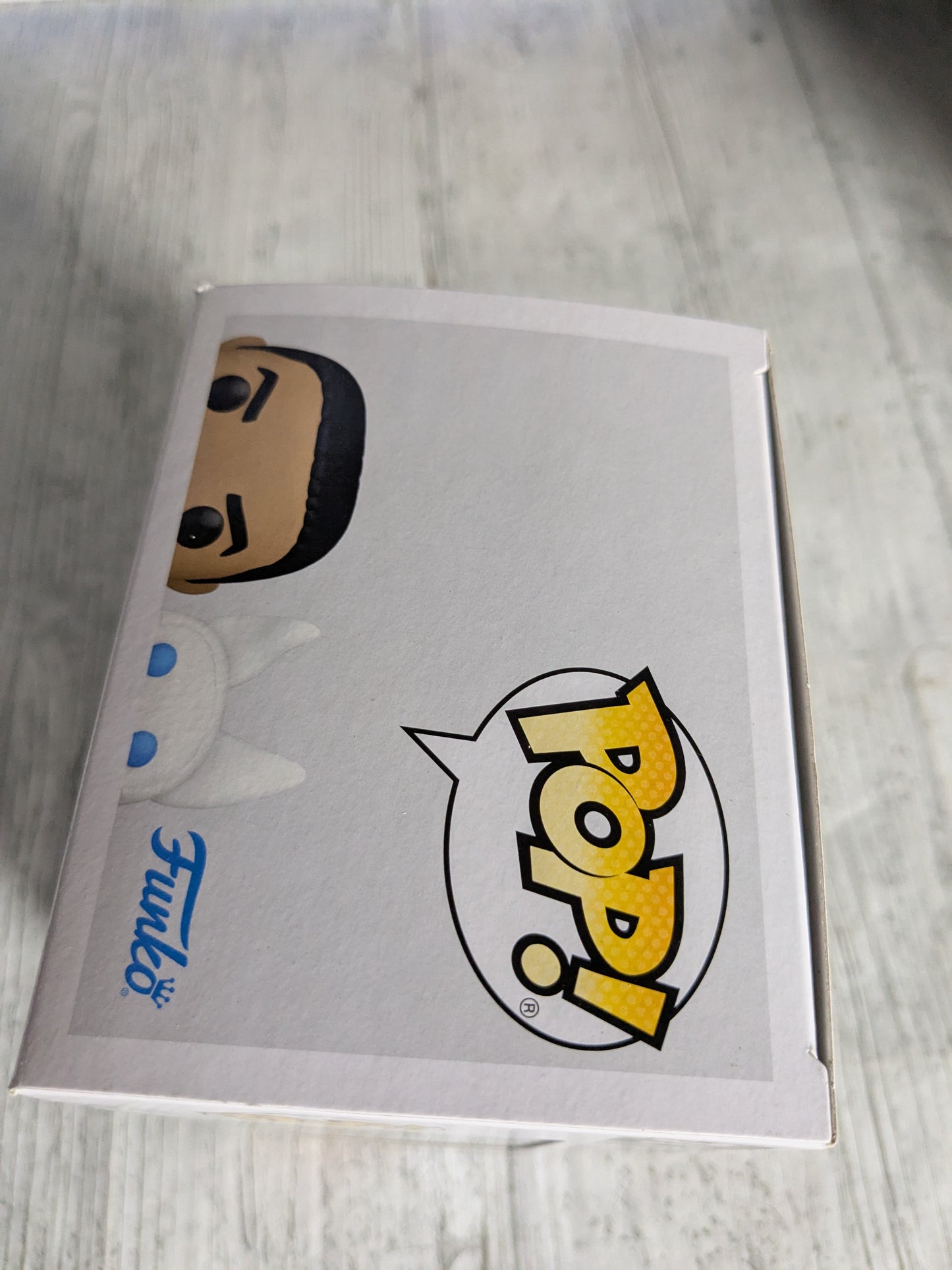 Funko pop 756 : Ezra Bridger with Loth-Cat (AE)