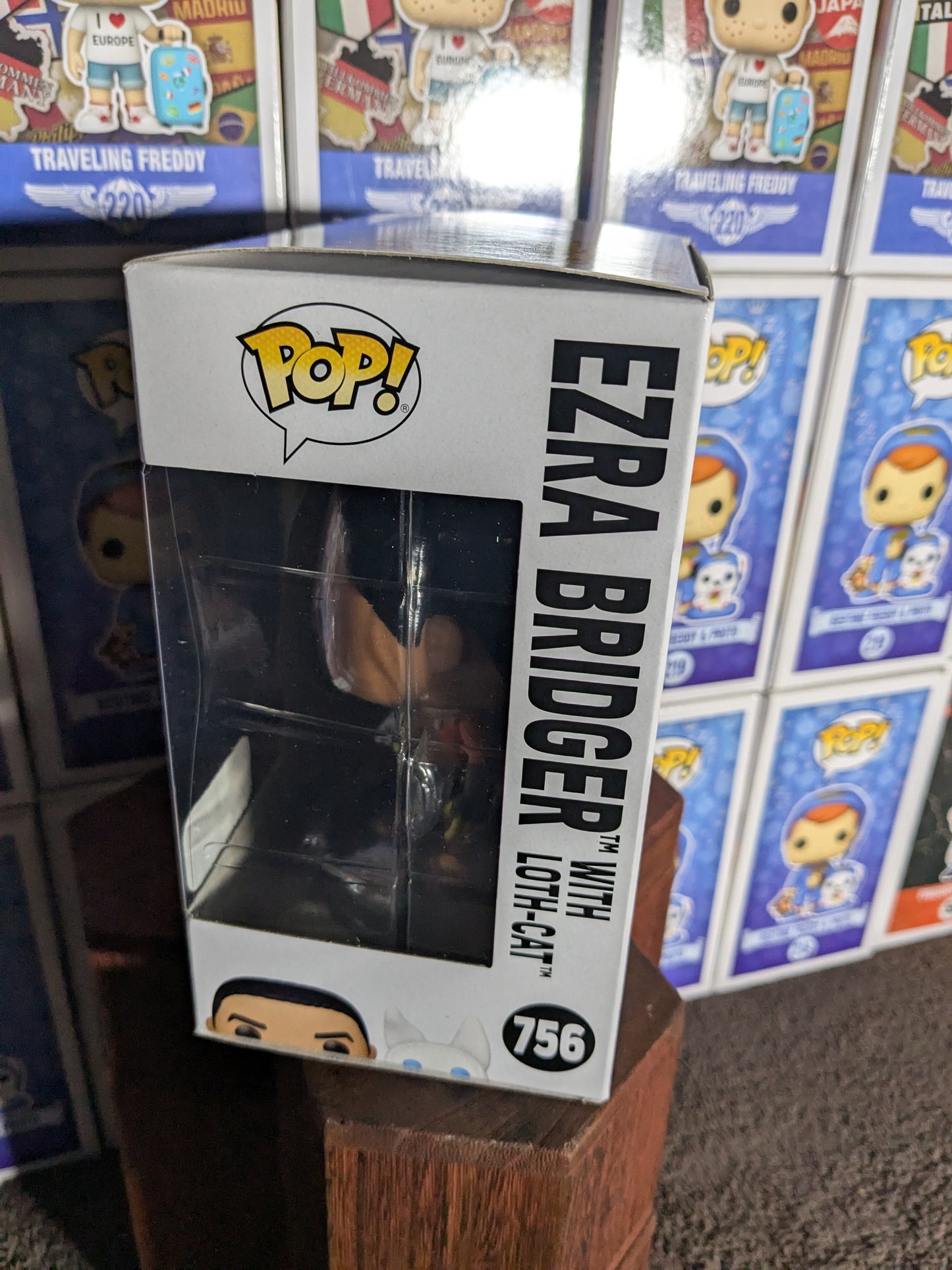 Funko pop 756 : Ezra Bridger with Loth-Cat (AE) - CapyToys