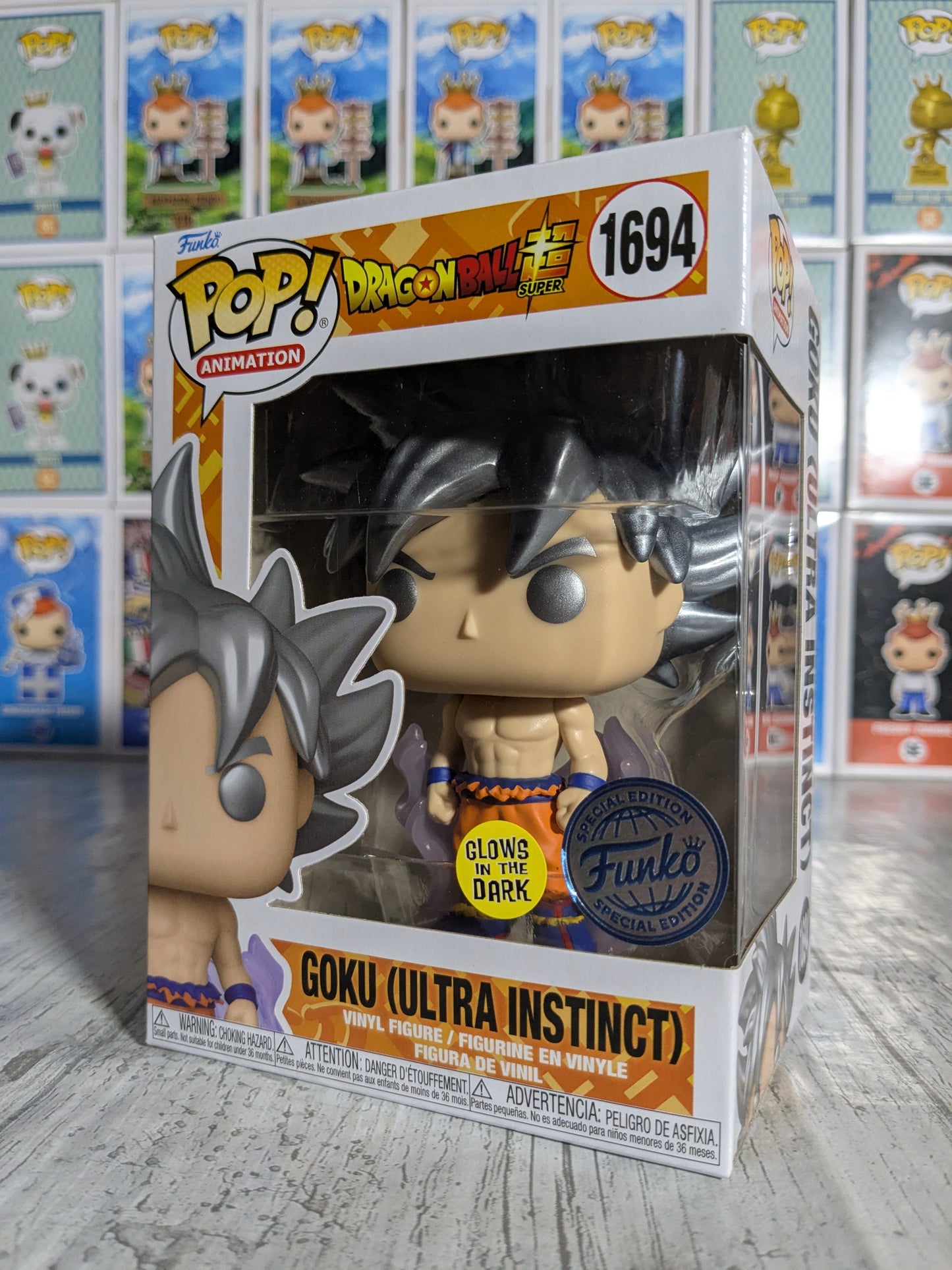 Funko pop 1694 : Goku (Ultra instinct) (Glow)