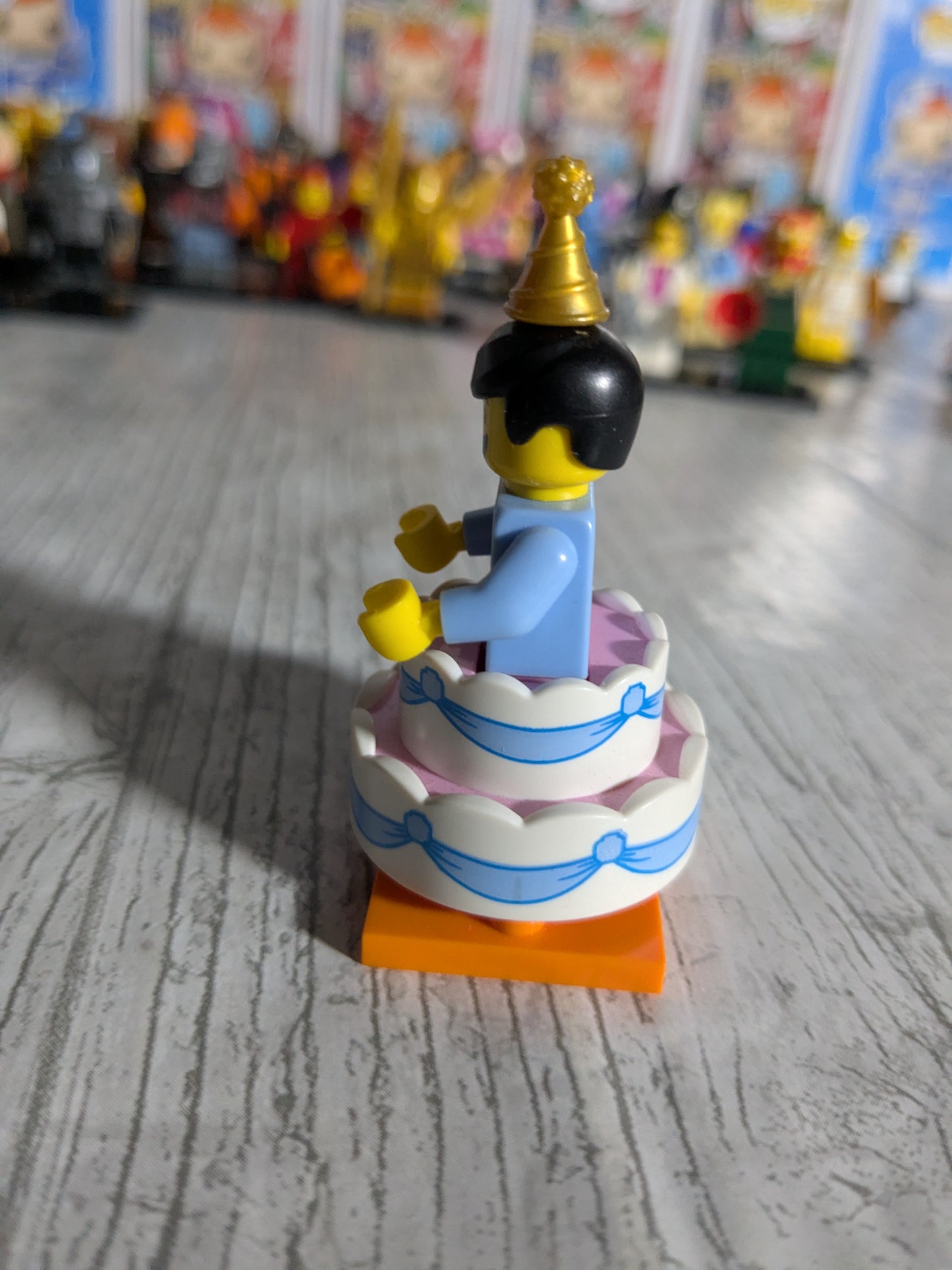 LEGO Minifigures : Birthday Cake Suit Guy