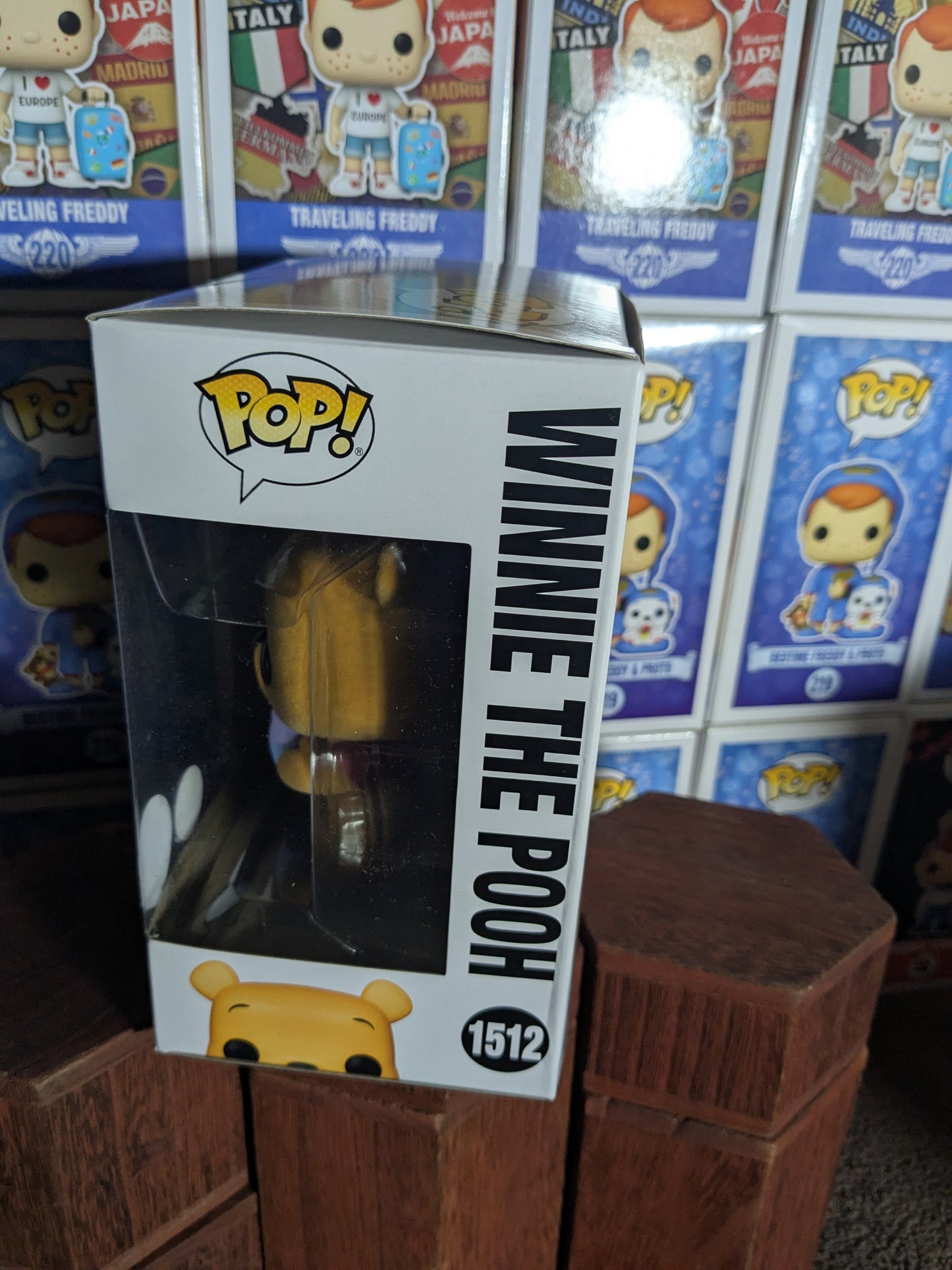 Funko pop 1512 : Winnie the Pooh (Flocked / Damaged Box)