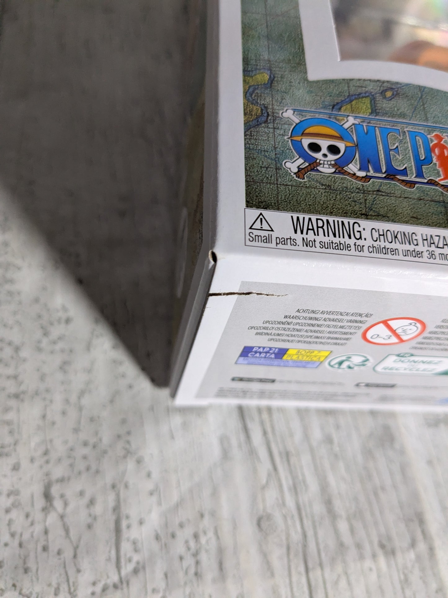 Funko pop 1777 : Nami Wanted Poster (Damaged box)