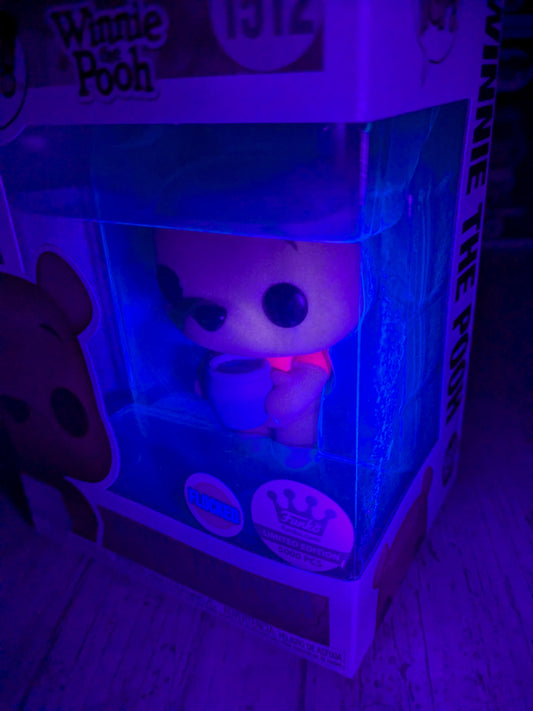Funko pop 1512 : Winnie the Pooh (Flocked / Damaged Box)