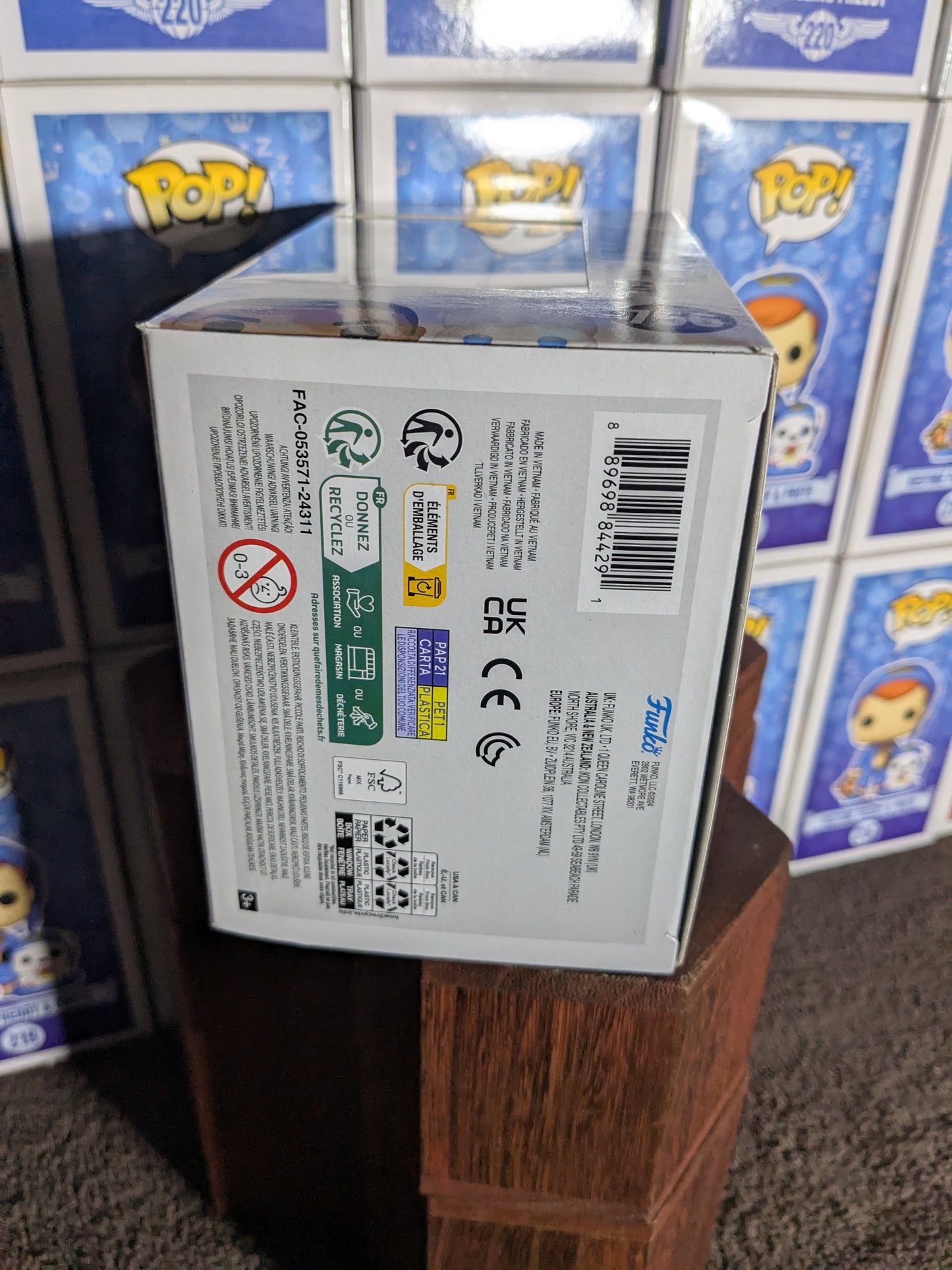 Funko pop 756 : Ezra Bridger with Loth-Cat (AE) - CapyToys