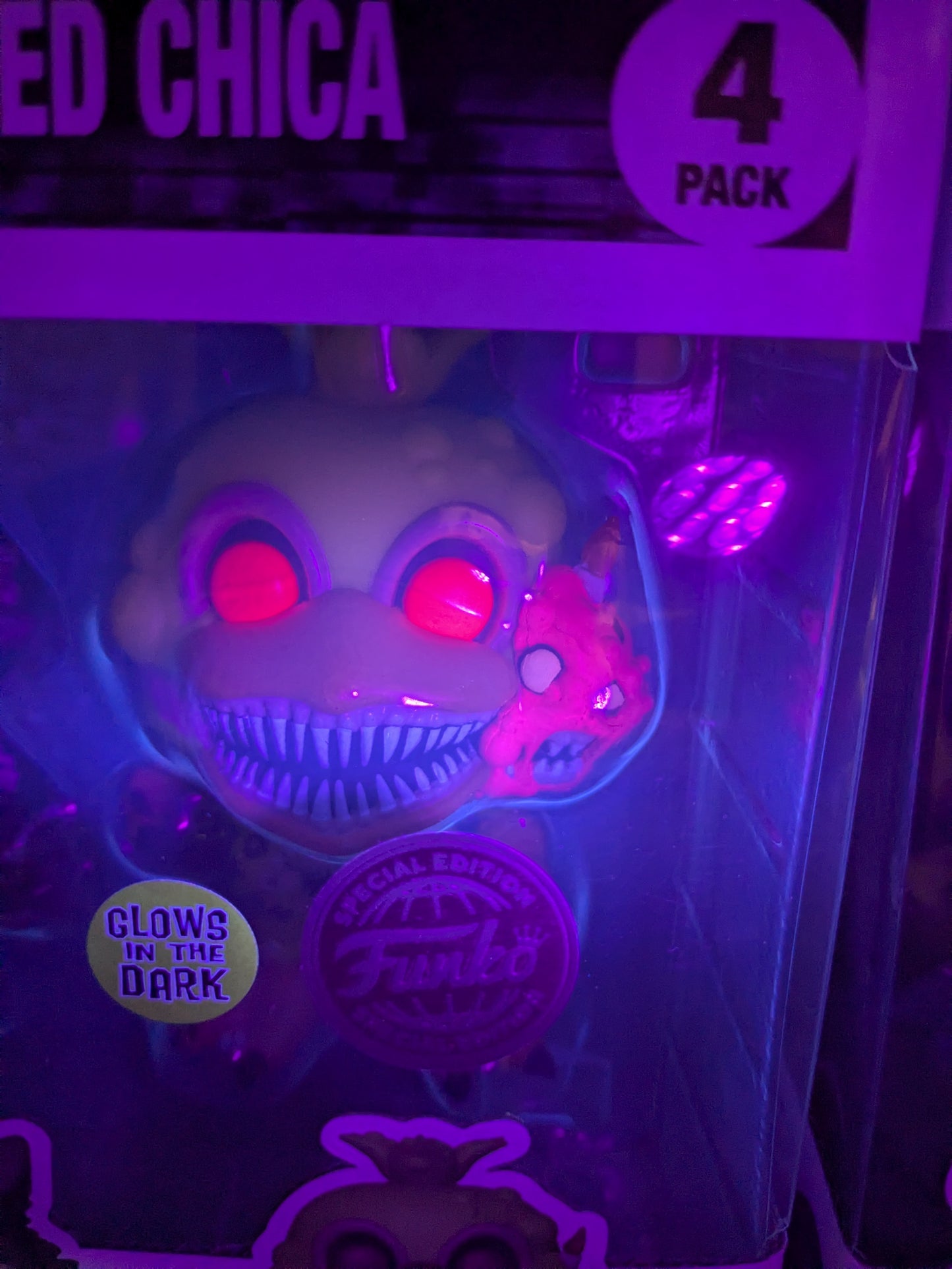 Funko Pop: Twisted Freddy / Twisted Bonnie / Twisted Wolf / Twisted Chica (leuchtend)