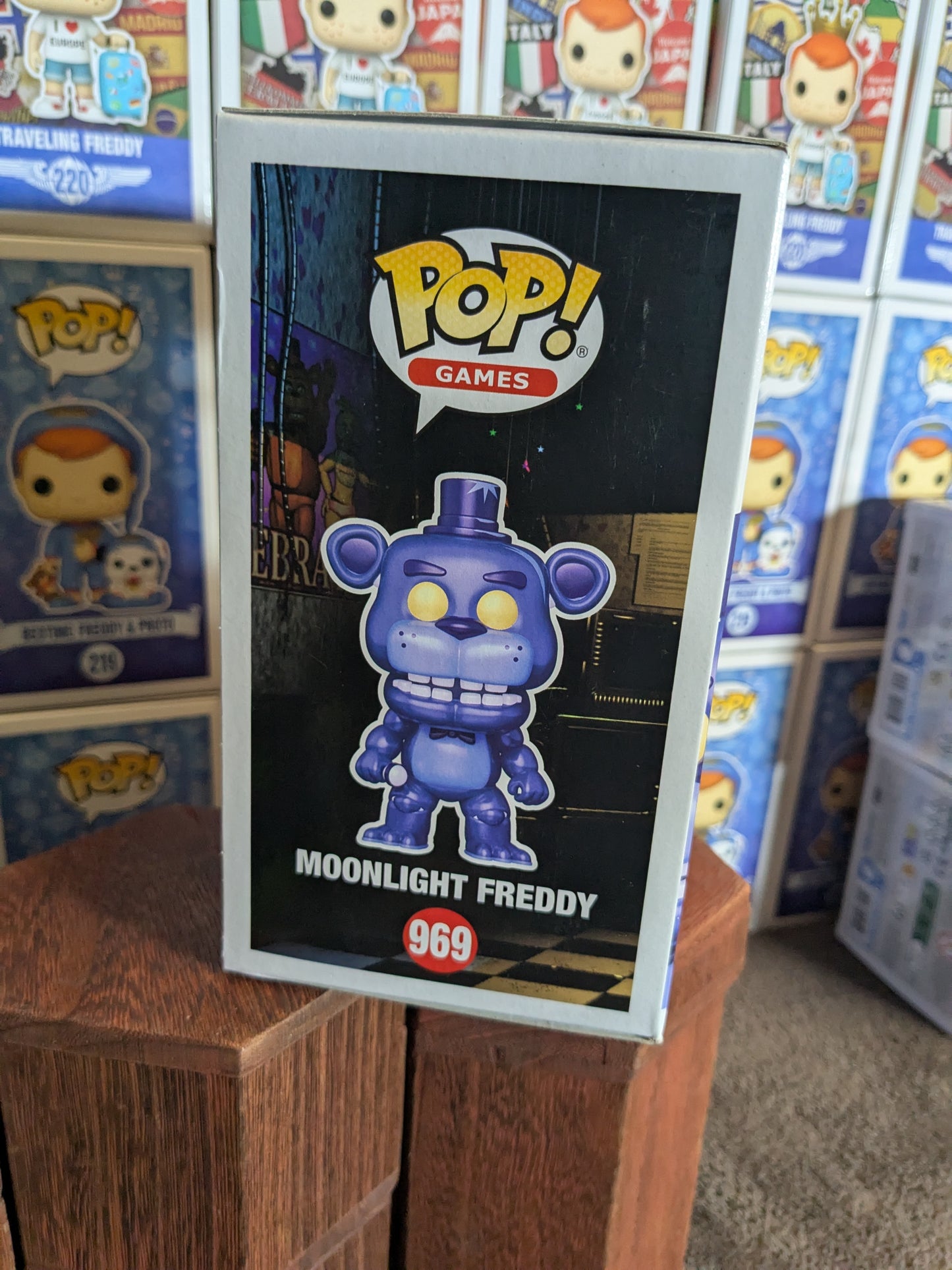 Funko Pop 969: Moonlight Freddy