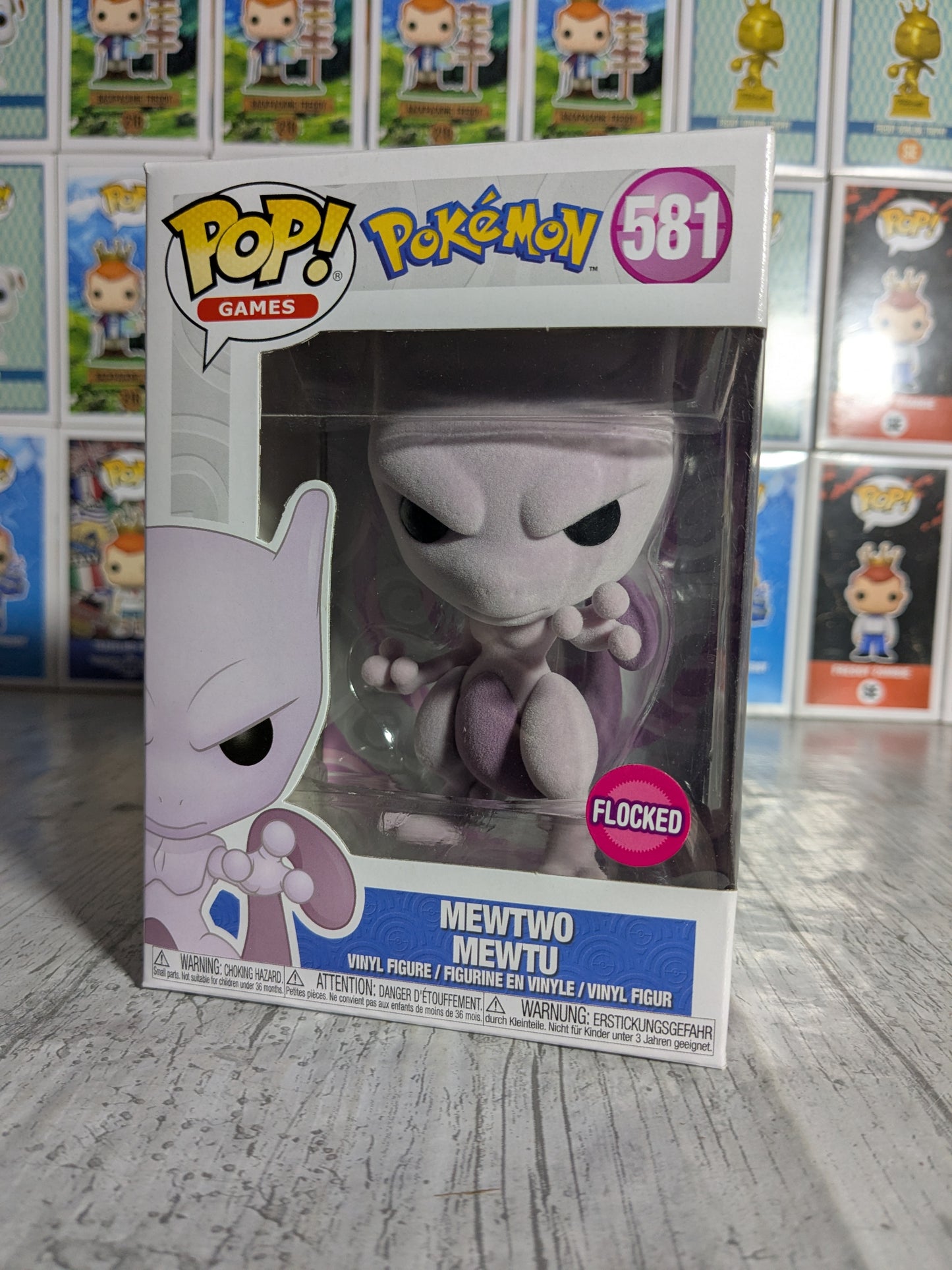 Funko pop 581 : Mewtwo (Flocked)