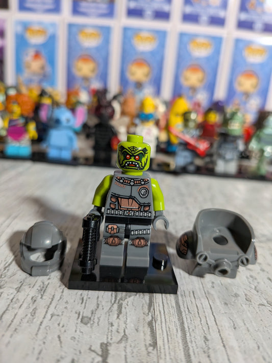 LEGO Minifigures - Alien Avenger