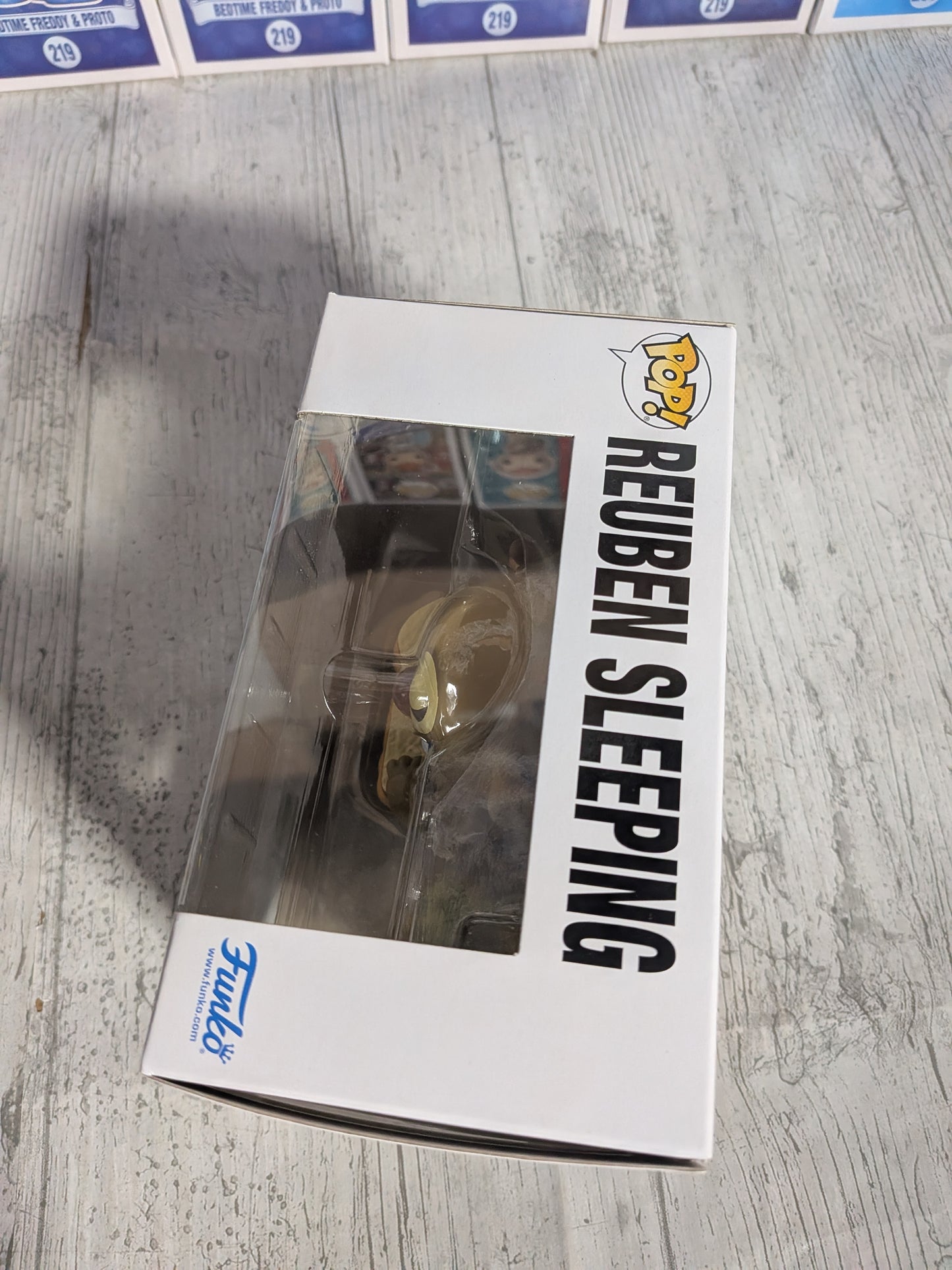 Funko Pop Disney Lilo &amp; Stitch #1571 - Reuben schläft (9500 Stück)