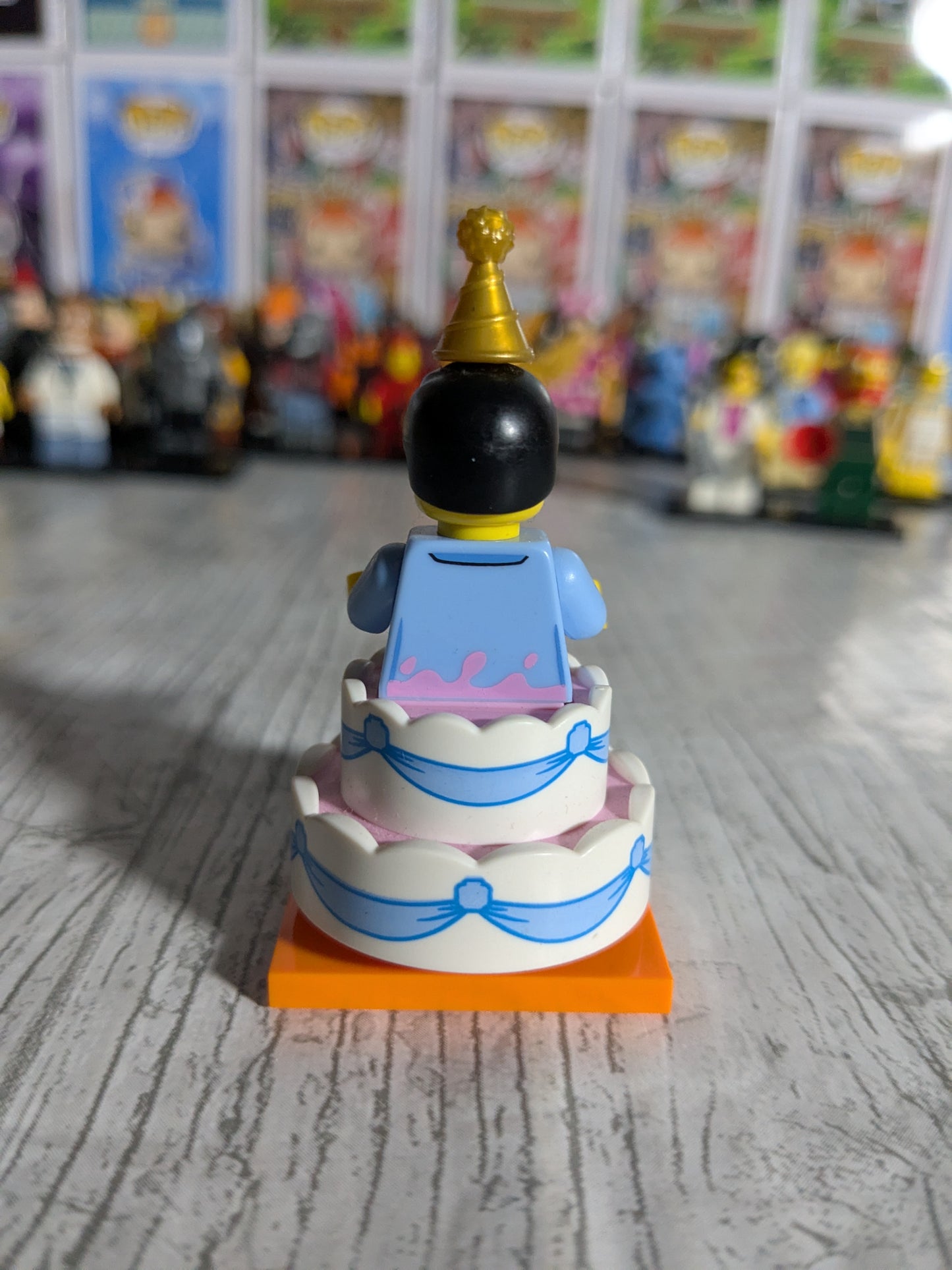 LEGO Minifigures : Birthday Cake Suit Guy