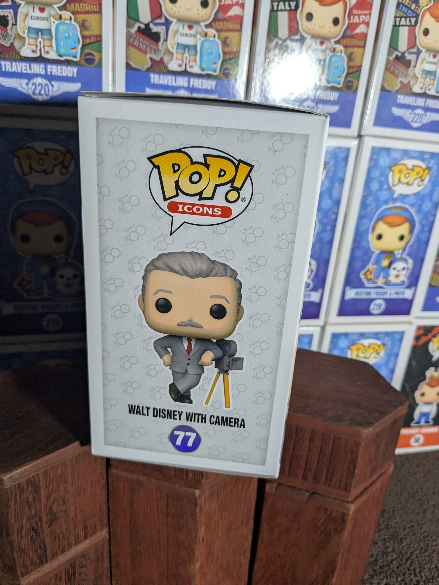 Funko pop 77 : Walt Disney with Camera