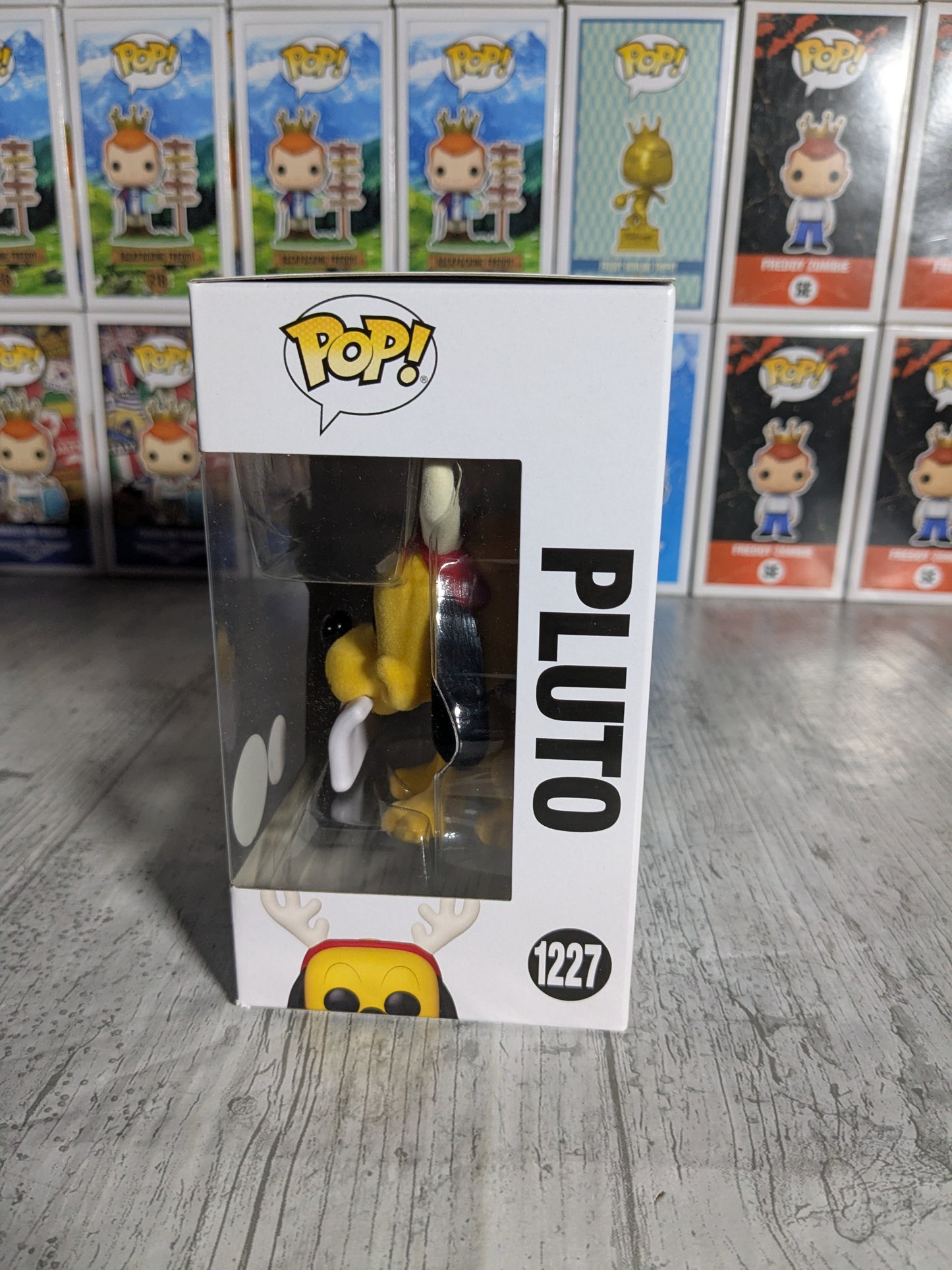 Funko pop 1227 : Pluto (Flocked)