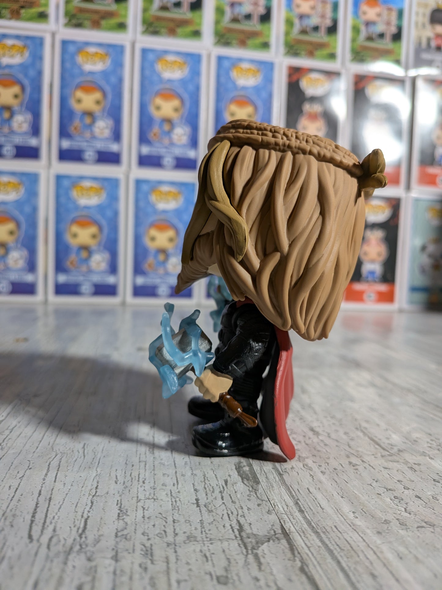 Funko Pop Marvel Studios Avengers Endgame #1117 – Thor (CCE/Glow/Geöffnet/Beschädigtes Plastik)