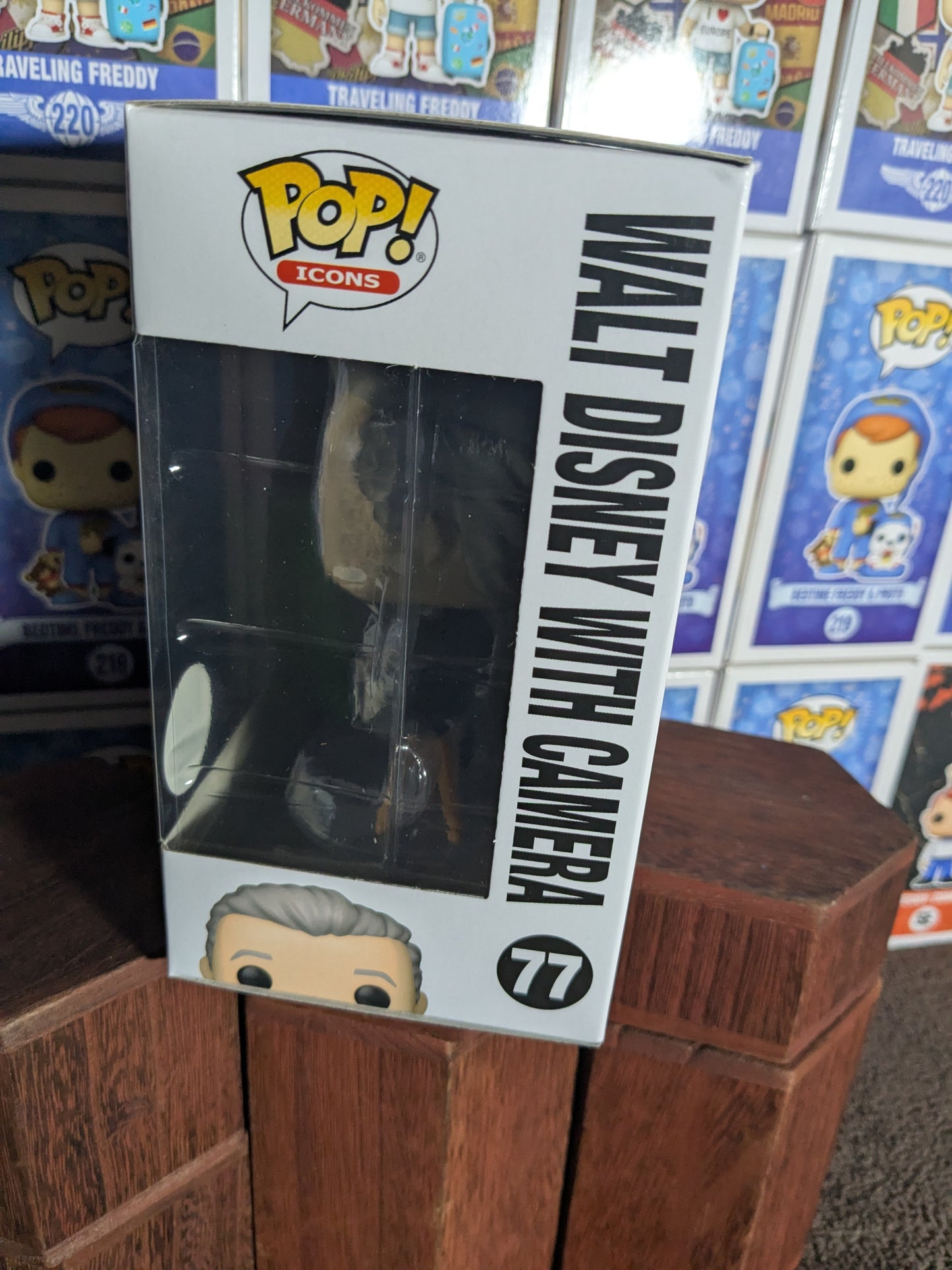 Funko pop 77 : Walt Disney with Camera