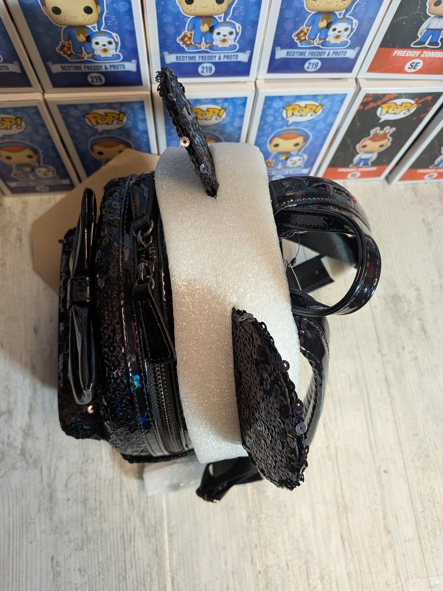 Loungefly Disney – Minnie Mouse Mini-Rucksack, schwarz, holografisch 🎀