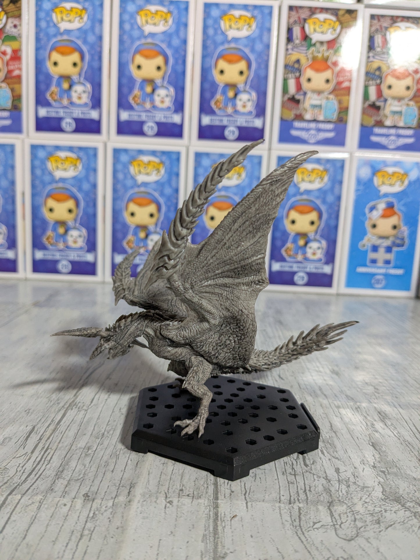 Capcom Figure Builder - CFB Vol. 27 - Monster Hunter Wilds - Rey Dau (Stone Version) - env. 11cm
