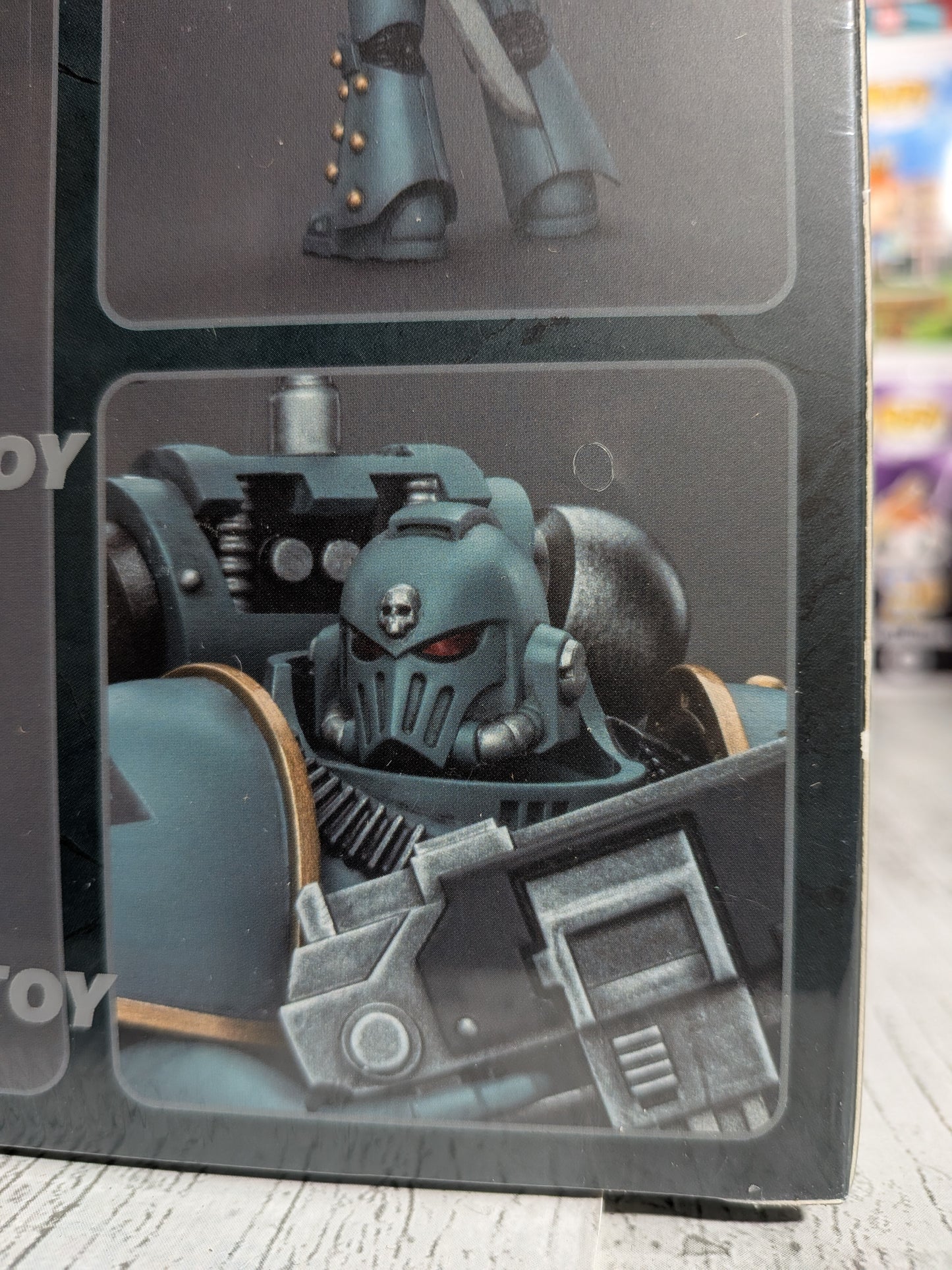 JoyToy Warhammer The Horus Heresy - Sons of Horus MKIV Tactical Squad Legionary with Legion Vexilla 1/18 (12cm)