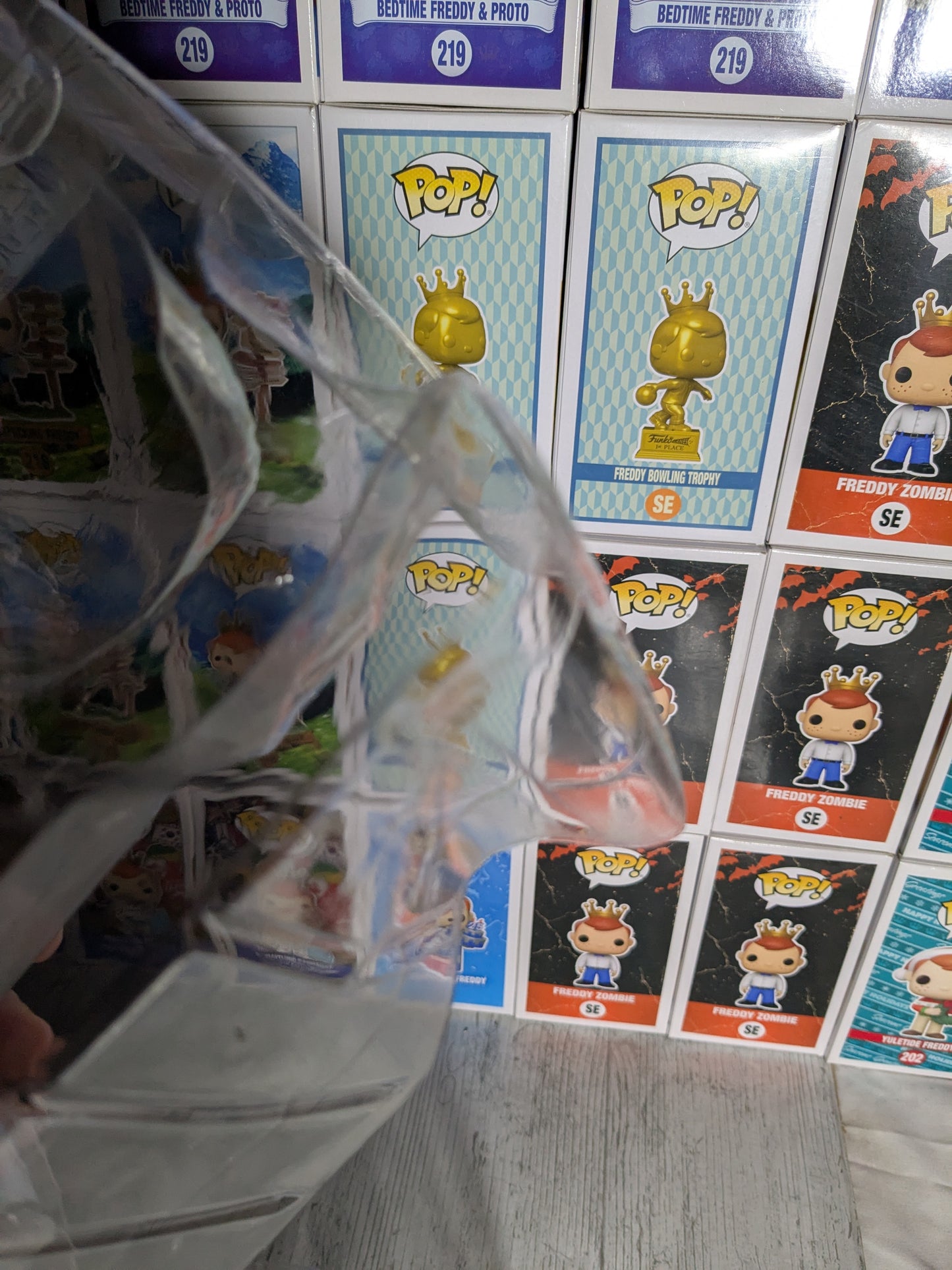 Funko pop Demon Slayer #1944 - Tengen with his Wives (SC2025/Opened/Damaged Box)