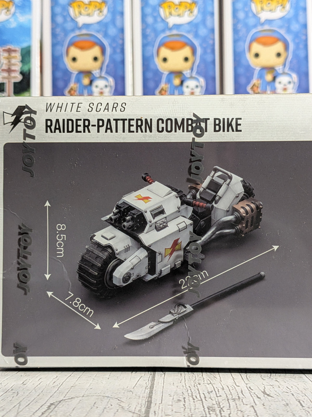 JoyToy Warhammer 40k - White Scars Raider-Pattern Combat Bike (22cm)
