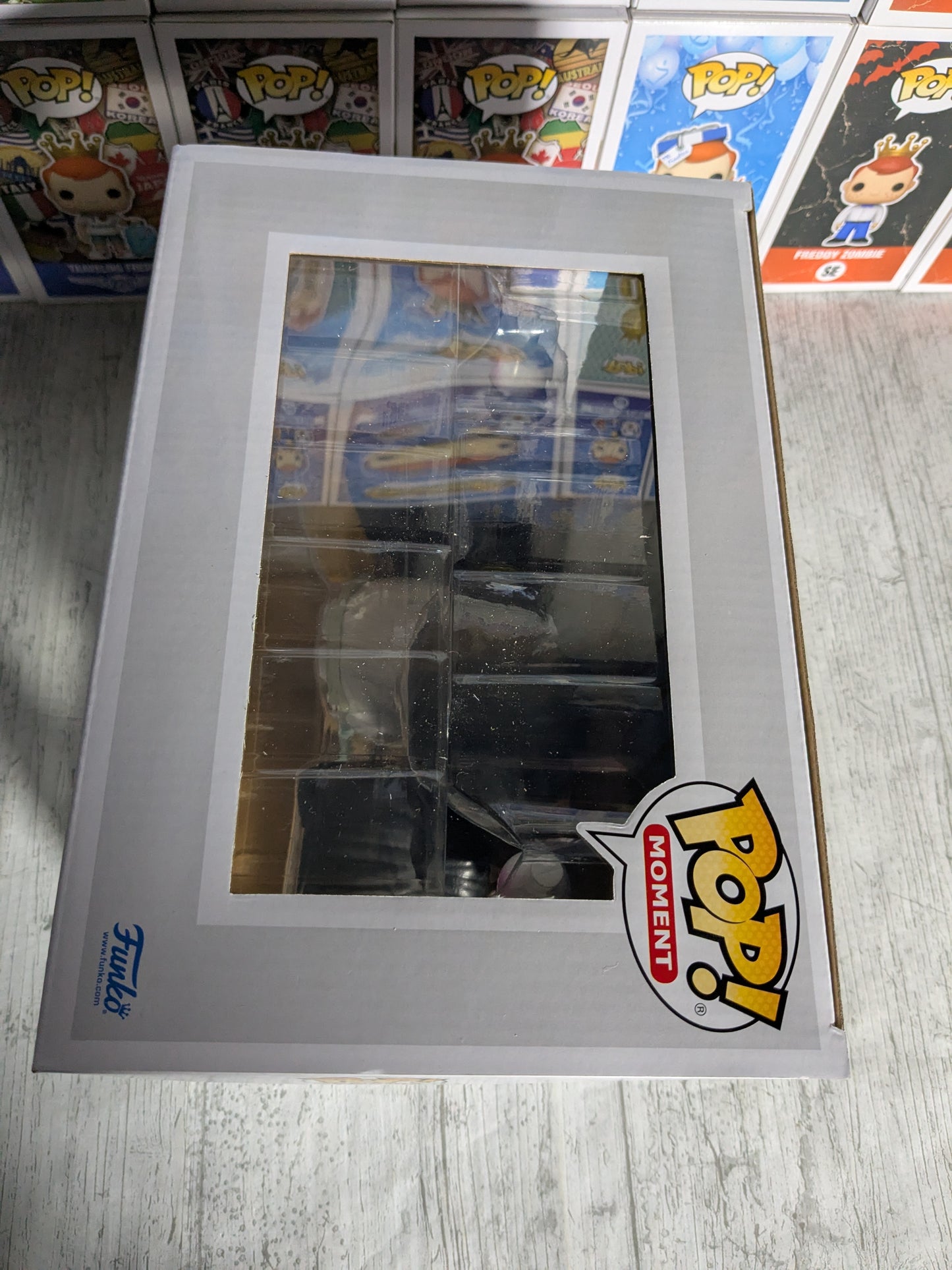 Funko pop Demon Slayer #1944 - Tengen with his Wives (SC2025/Damaged Box/Opened)